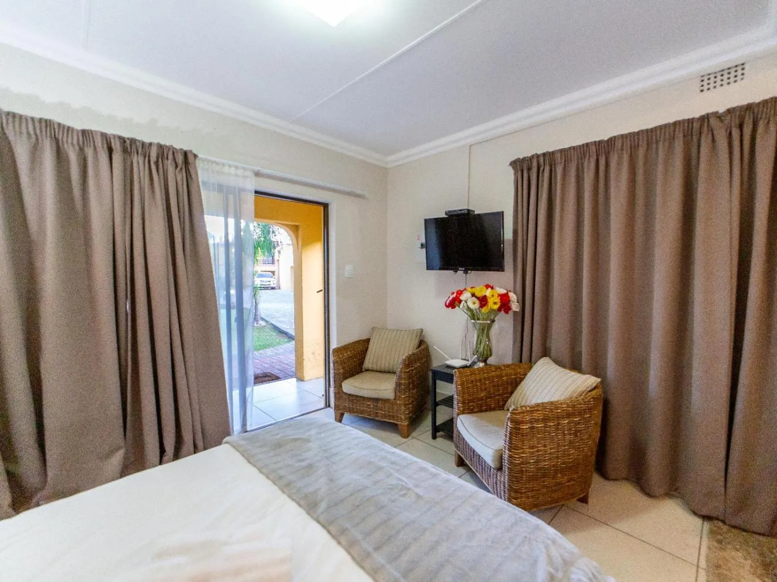 TV and multimedia, Bed in Sunriver Kalahari Lodge Riverside stay in Upington