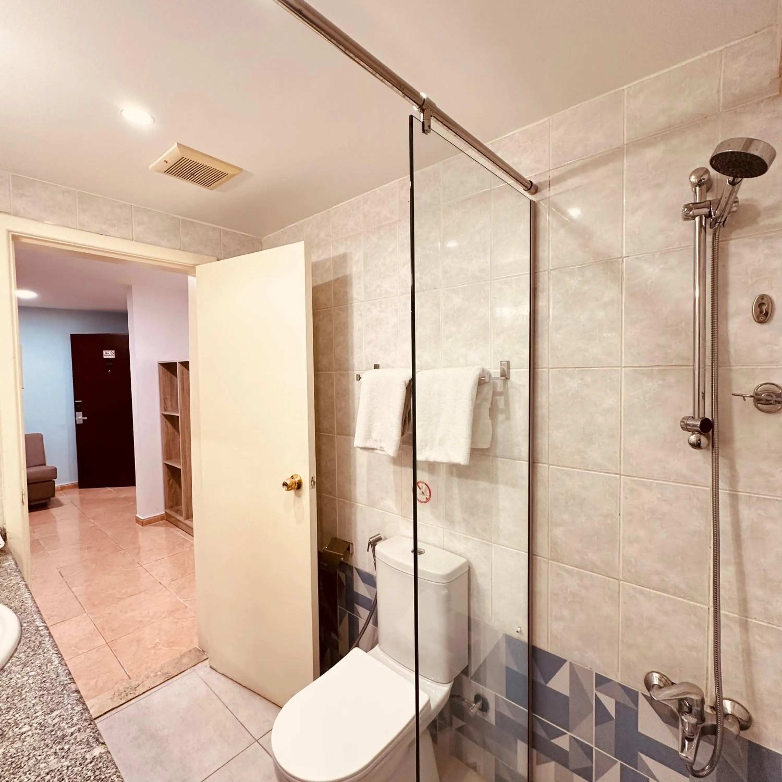 Shower in Aquavista Hotel & Suites