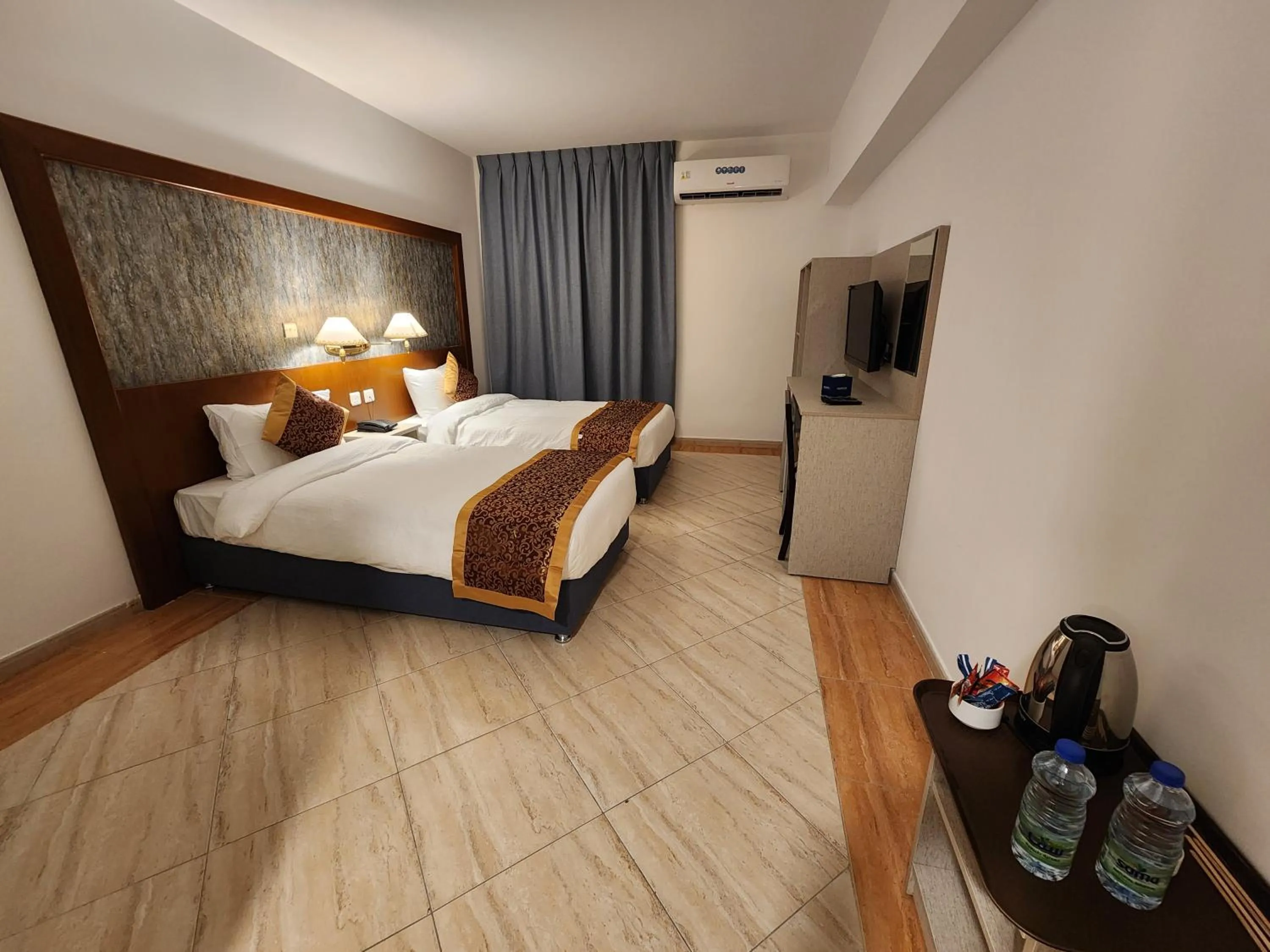 TV and multimedia, Bed in Aquavista Hotel & Suites