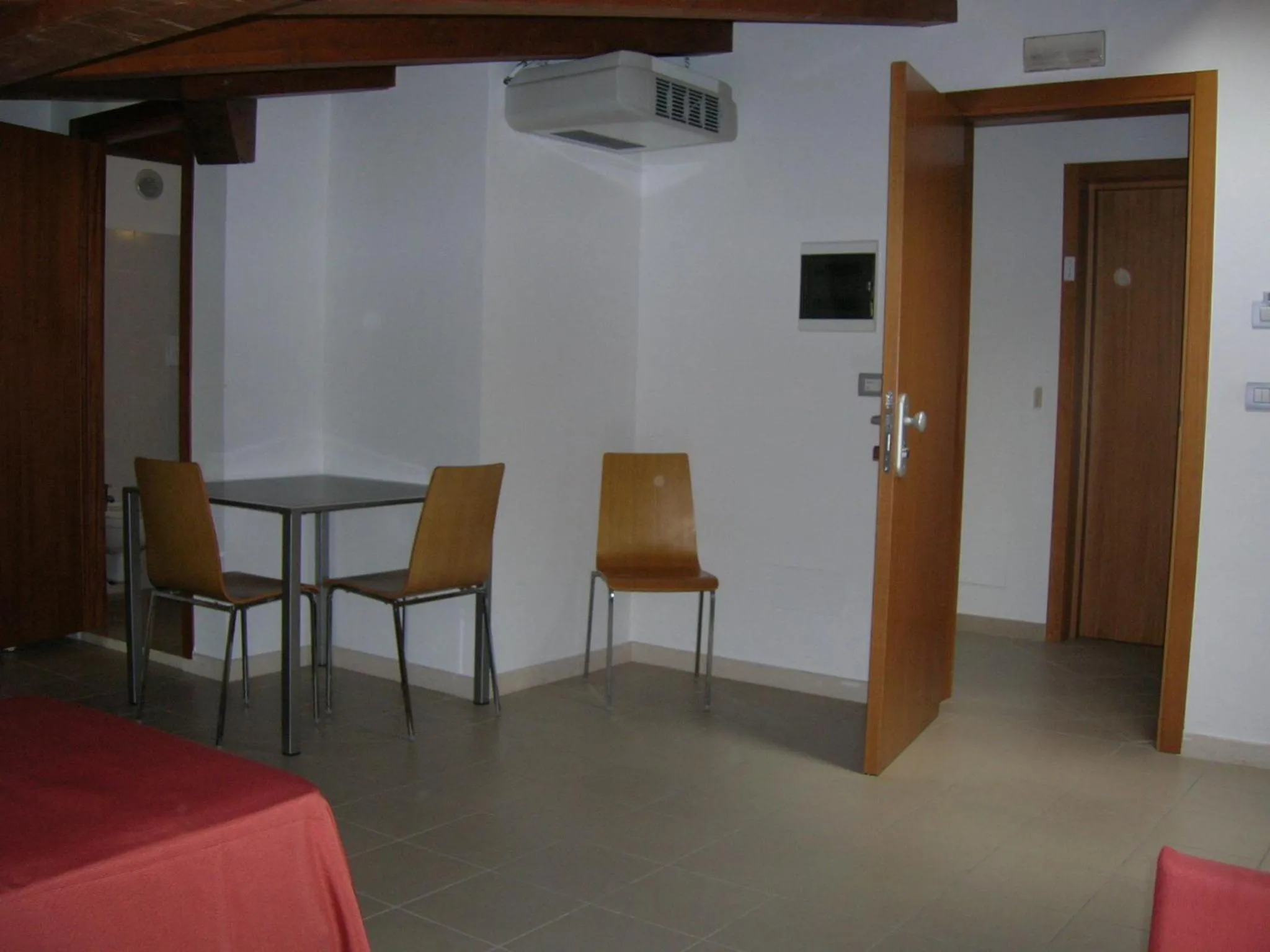 Photo of the whole room in Casa Del Mar