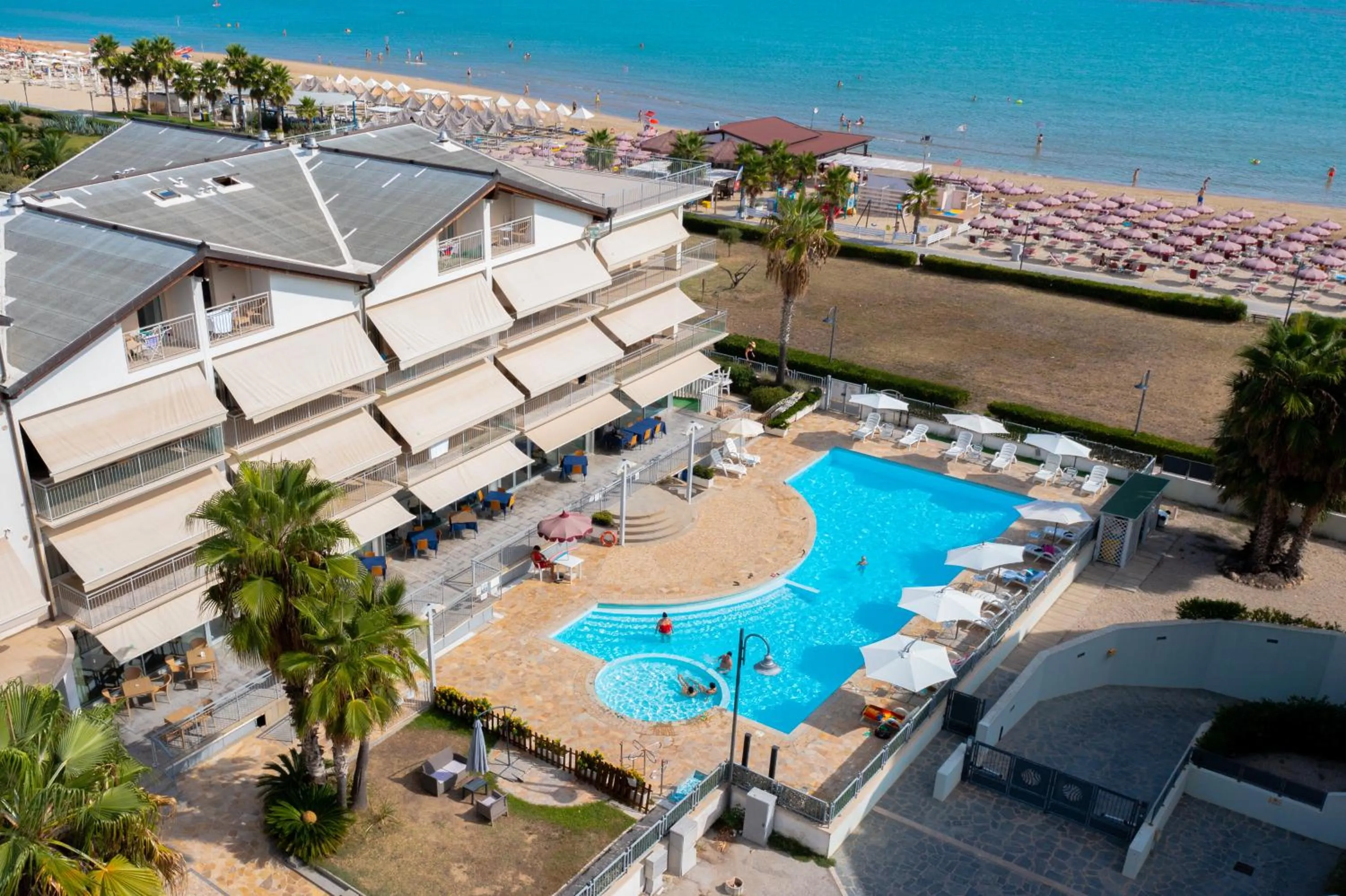 Property building in Casa del Mar - Residence & Beach Resort