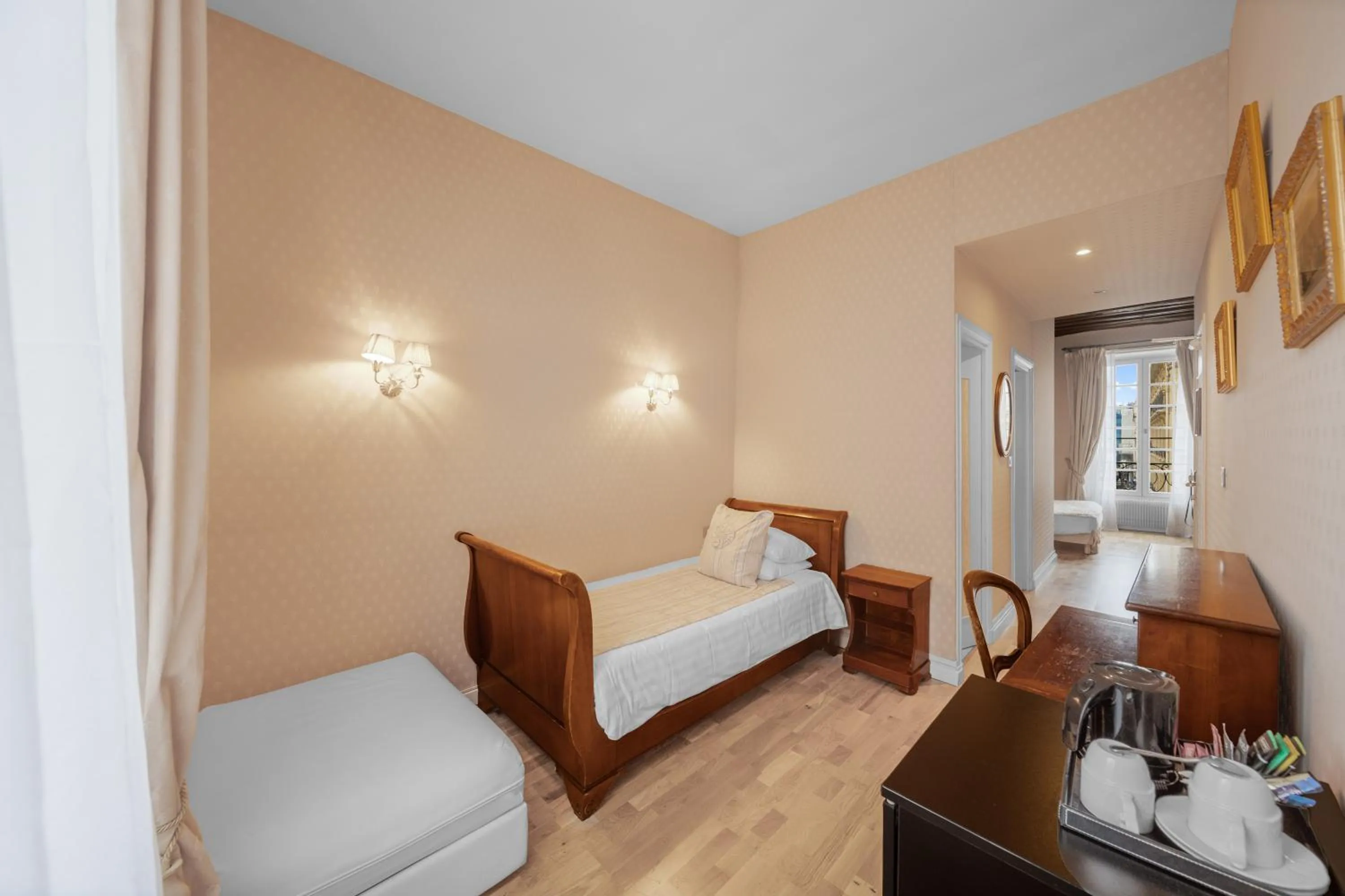 Bedroom, Bed in Hotel de la Bretonnerie