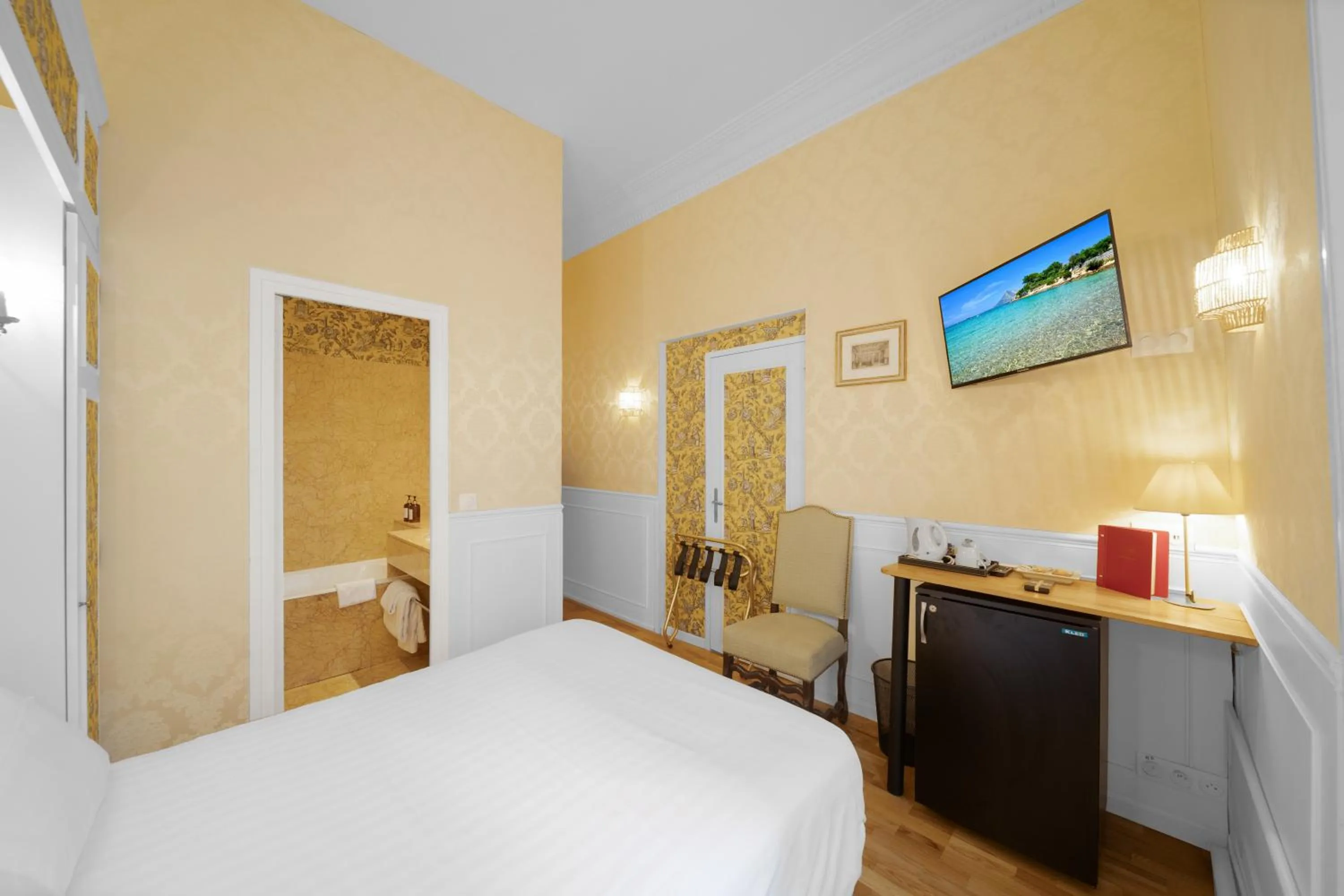 Bedroom, Bed in Hotel de la Bretonnerie