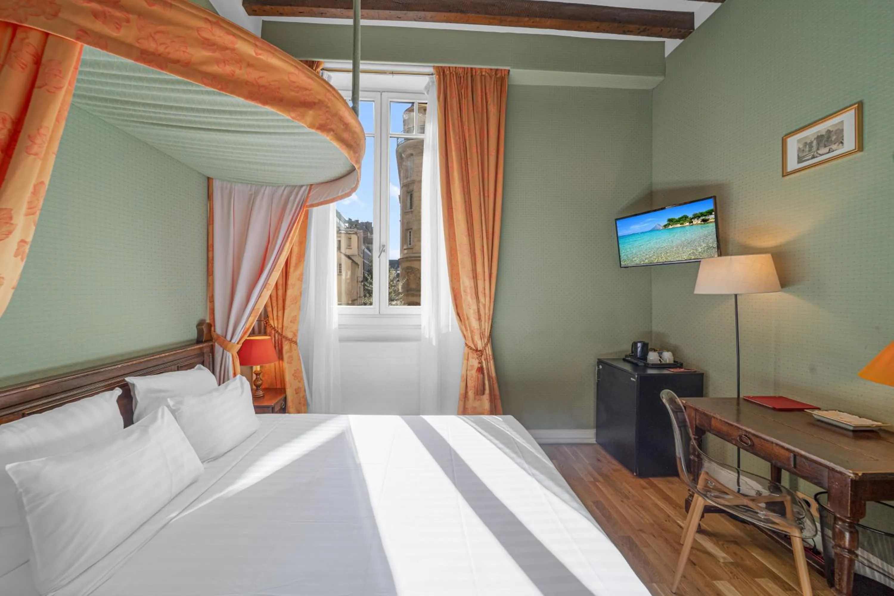 Bedroom, Bed in Hotel de la Bretonnerie