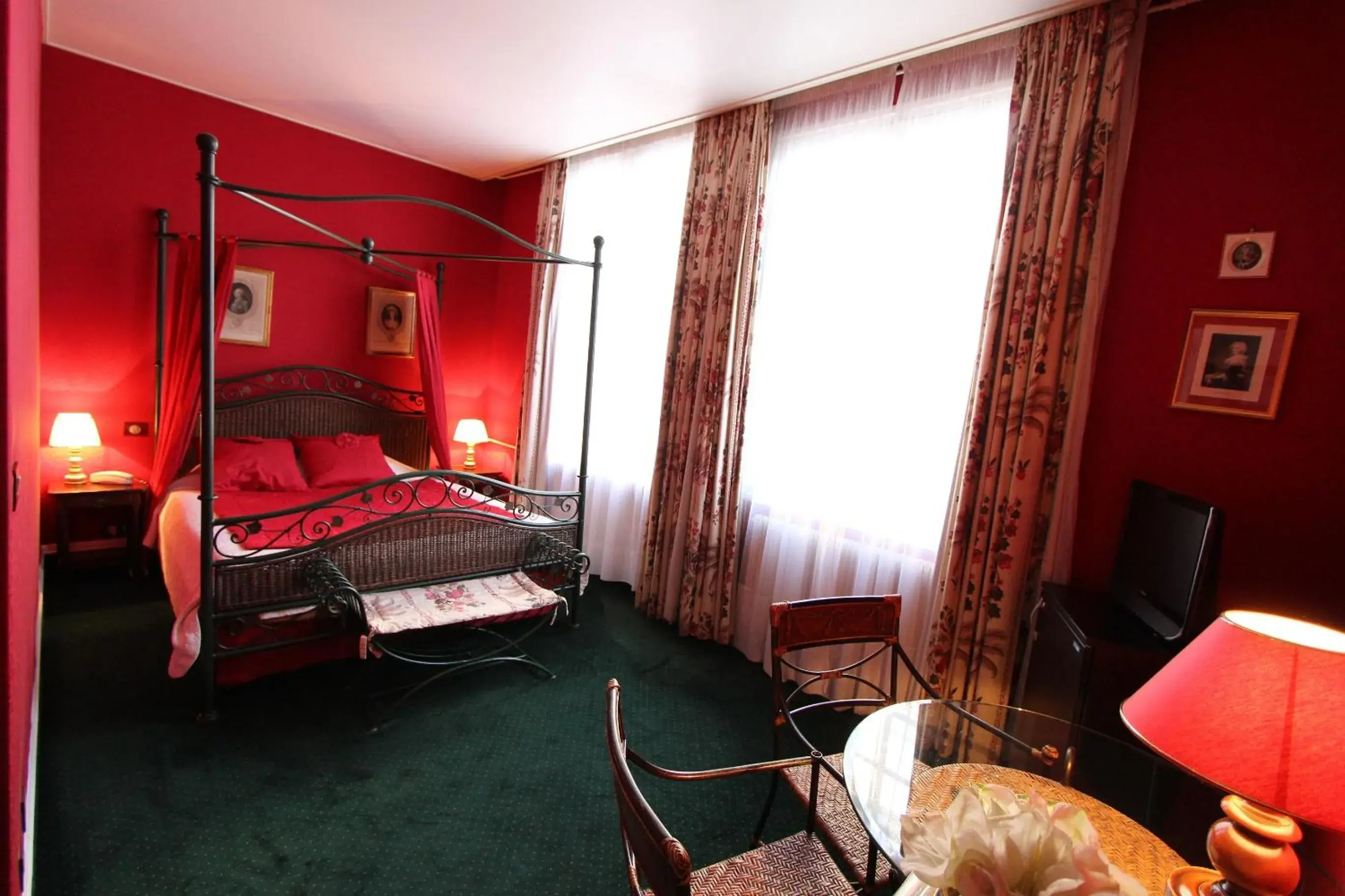 Charming Double Room in Hotel de la Bretonnerie Charming Double Room in Hotel de la Bretonnerie
