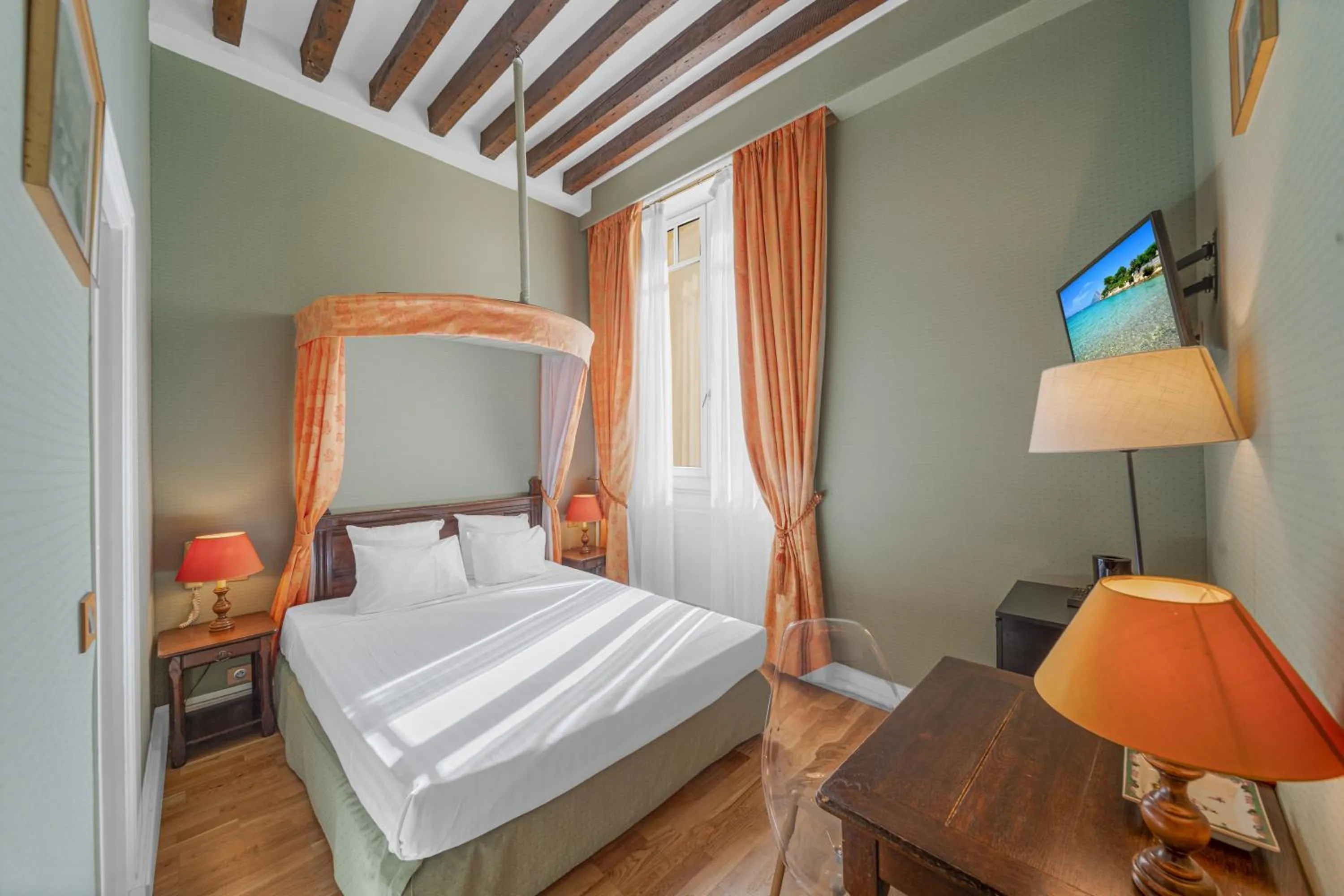 Bedroom, Bed in Hotel de la Bretonnerie