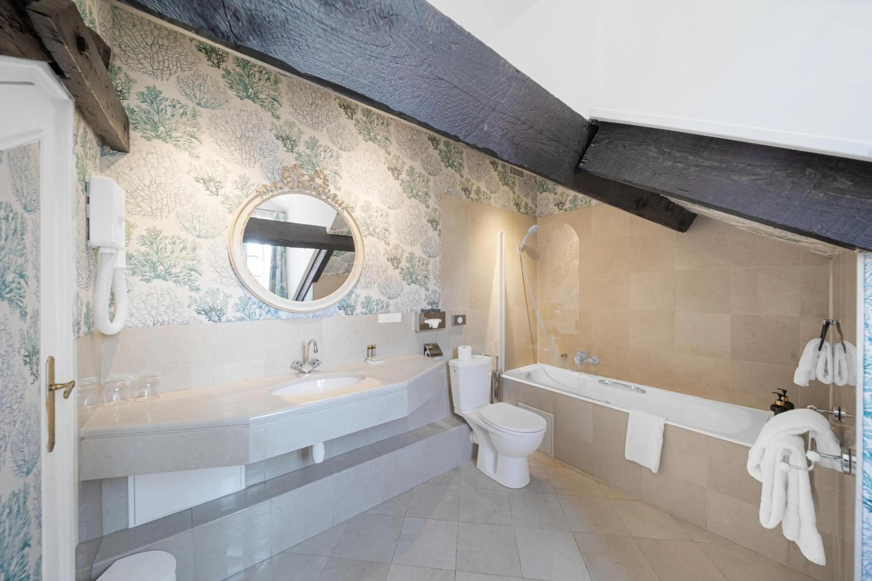 Bathroom in Hotel de la Bretonnerie