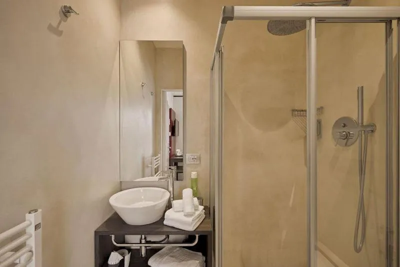 Shower in Hotel Le Mura
