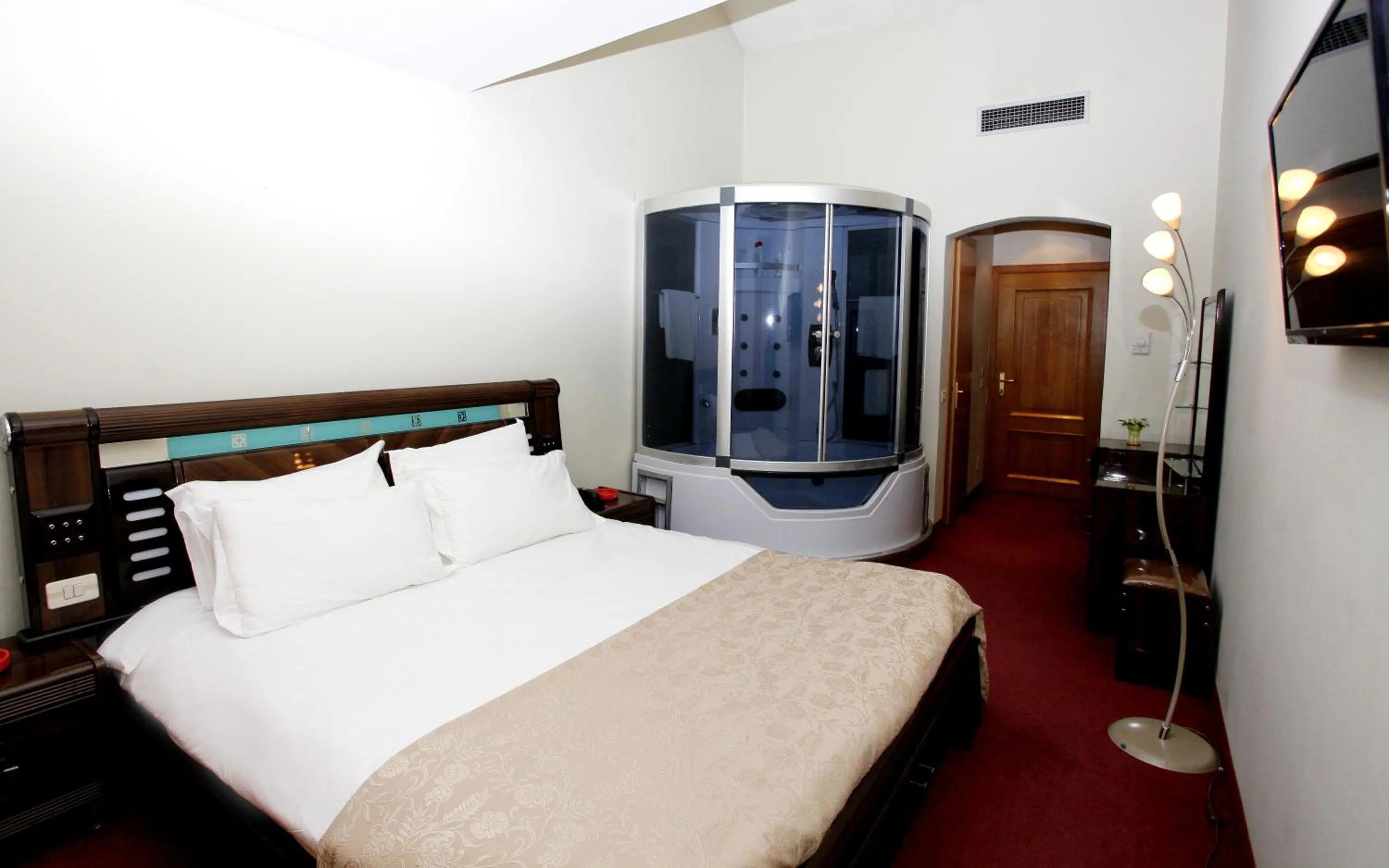 Photo of the whole room, Bed in Hotel Green