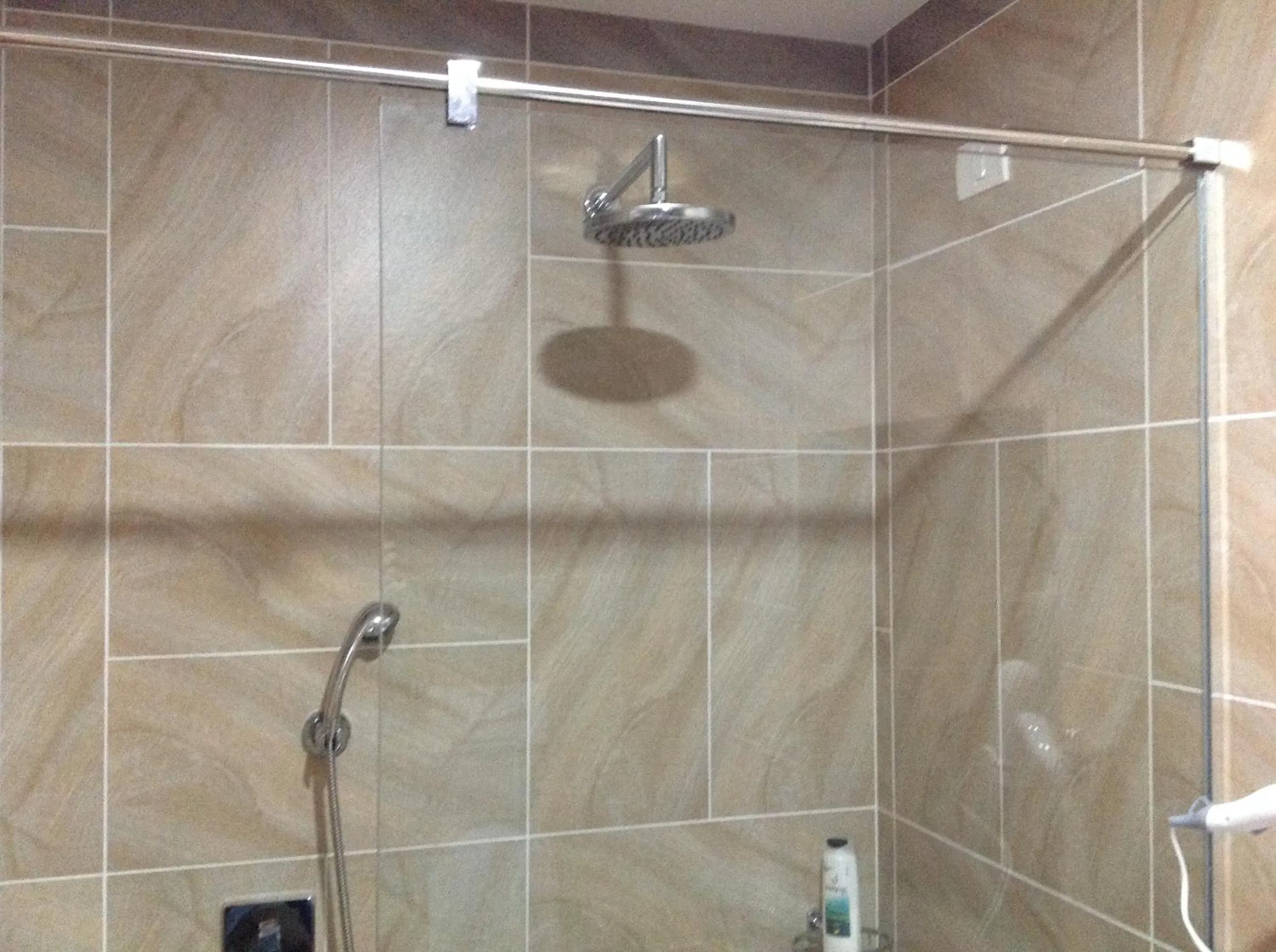 Shower in Hotel Green