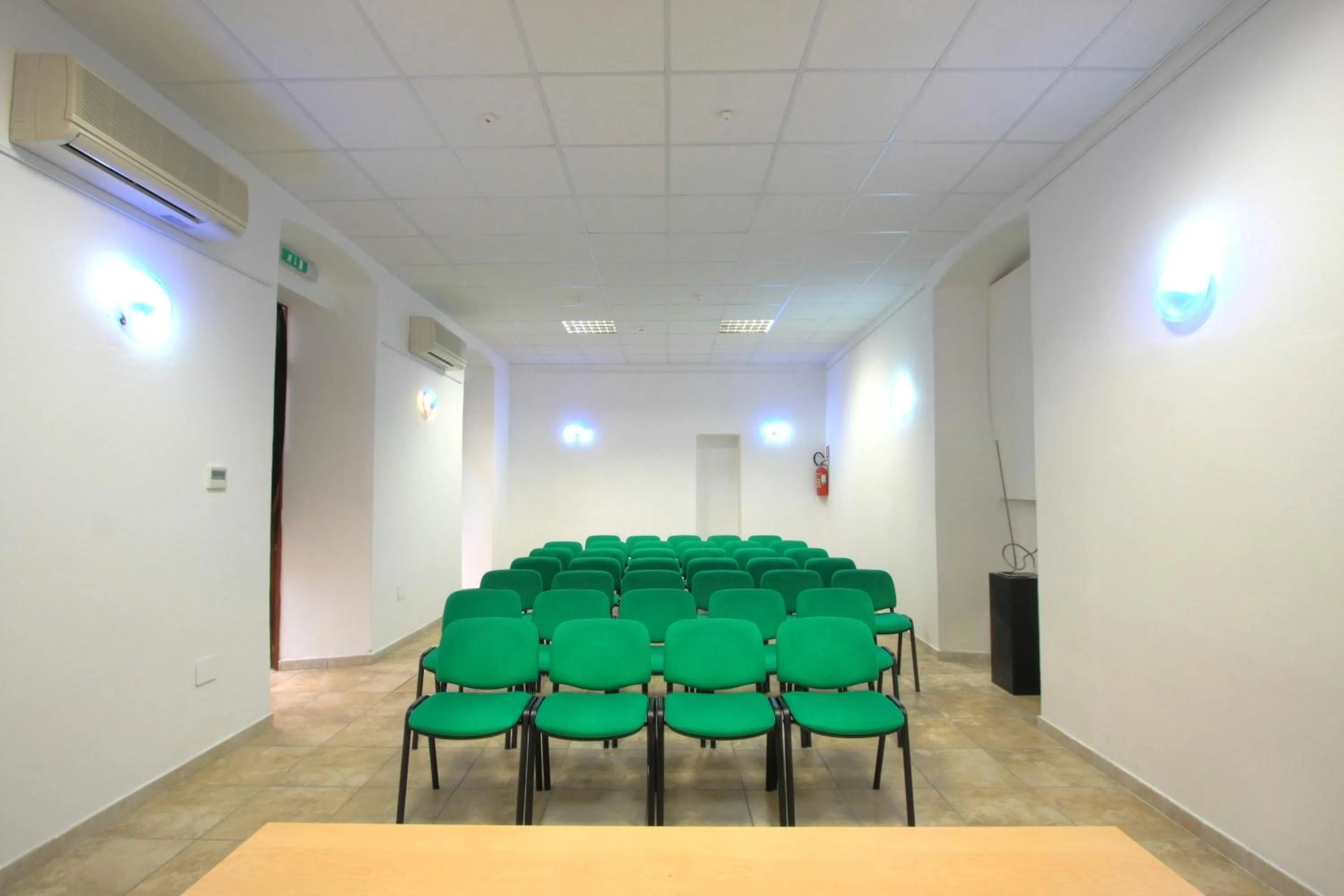 Business facilities in Hostel Marina