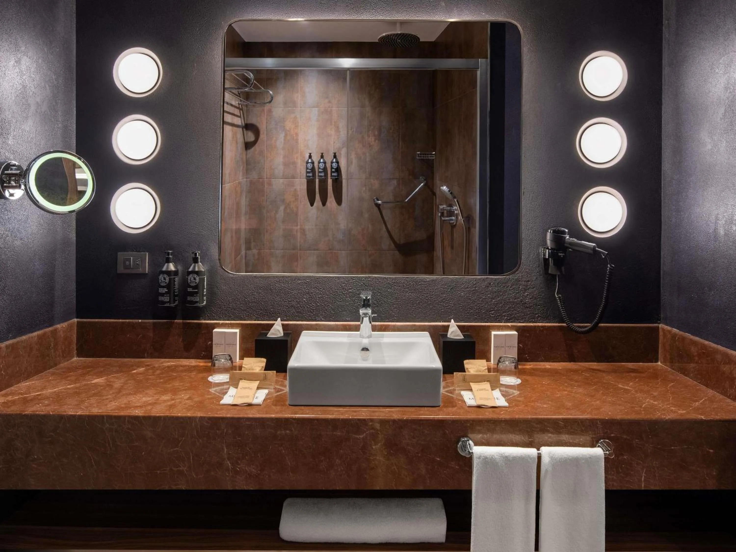 Bedroom in Mercure Istanbul Altunizade