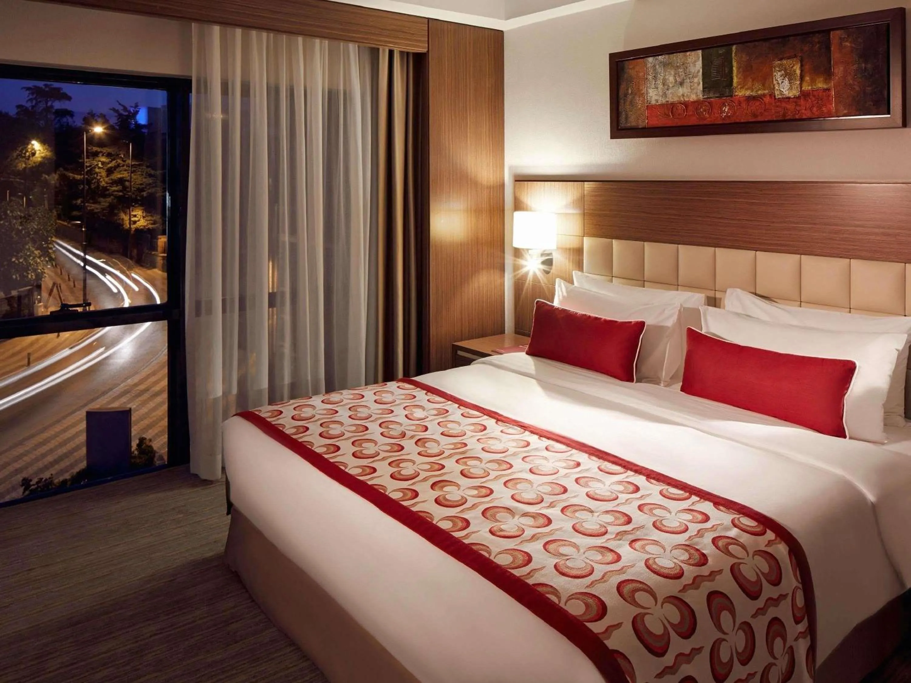 Photo of the whole room, Bed in Mercure Istanbul Altunizade