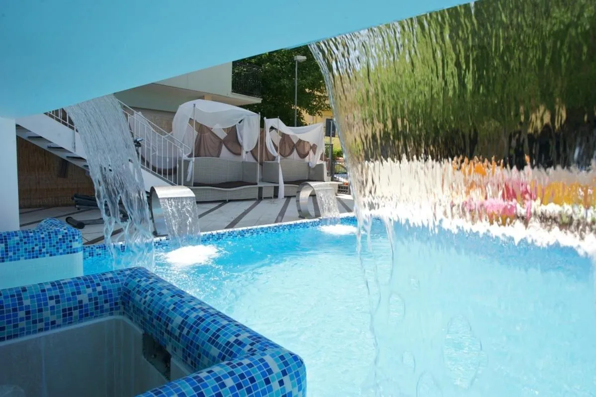 Swimming pool in Hotel Lido