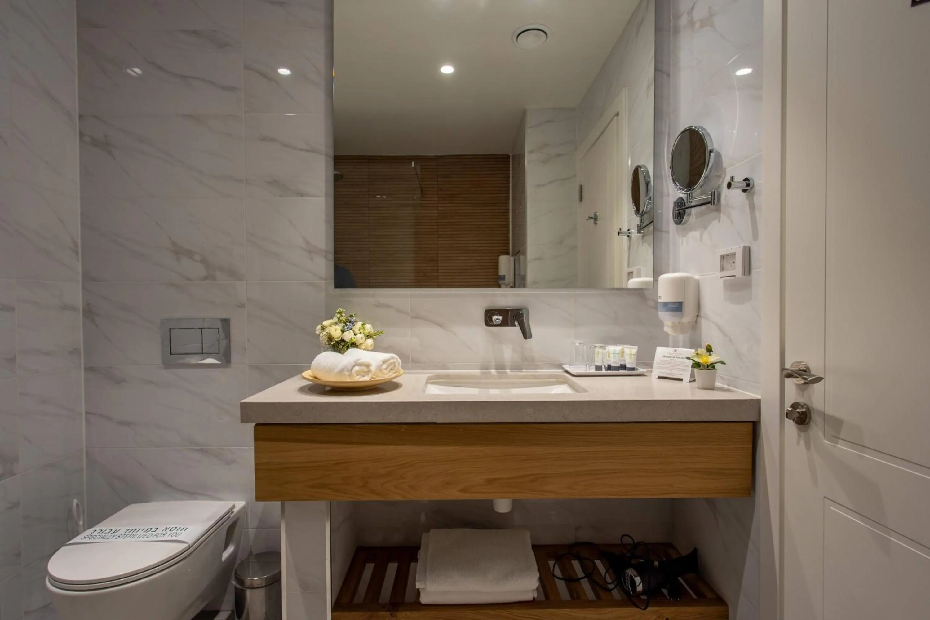 Bathroom in Logos hotel in Yad Hashmona