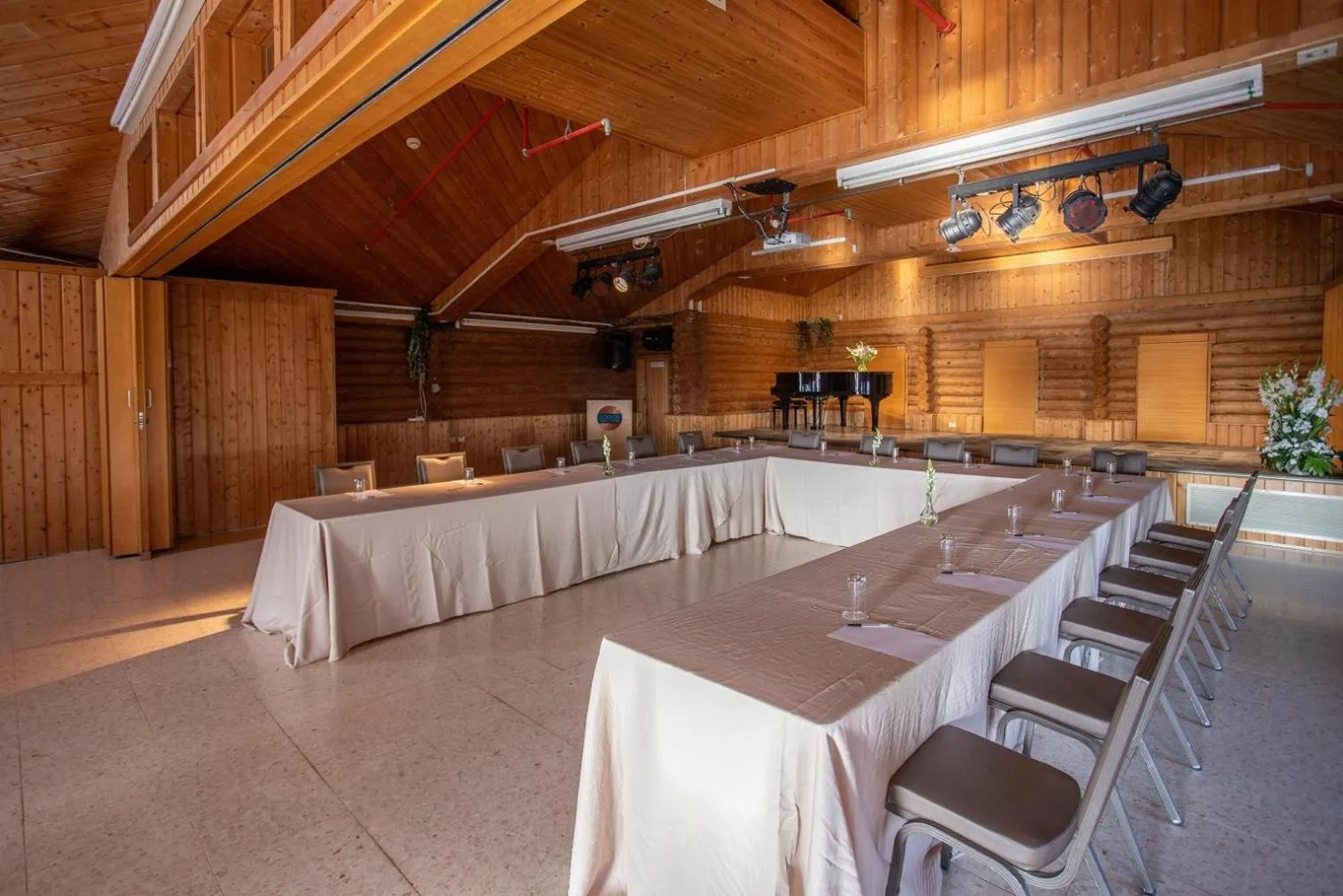Meeting/conference room in Logos hotel in Yad Hashmona
