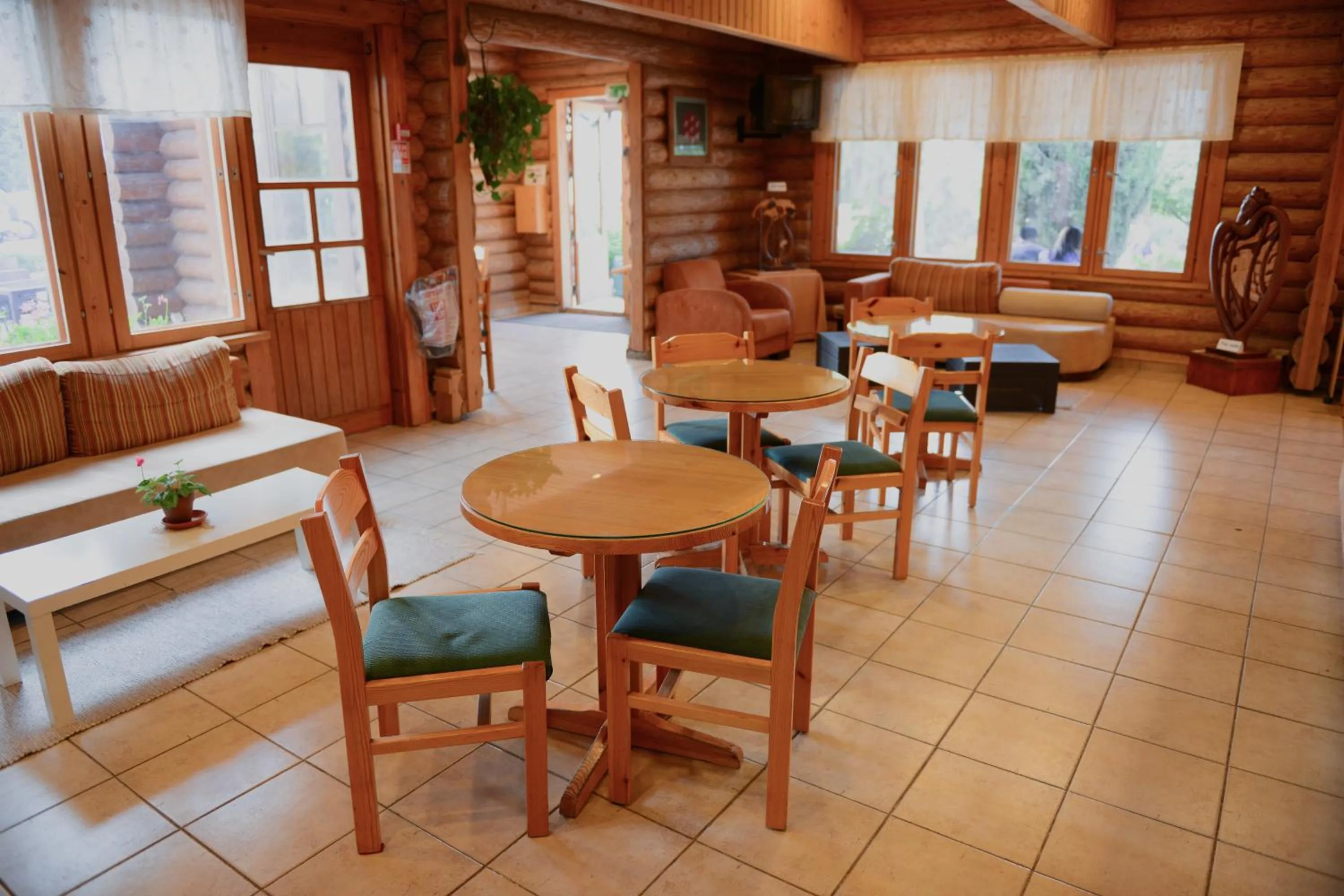 Restaurant/places to eat in Logos hotel in Yad Hashmona