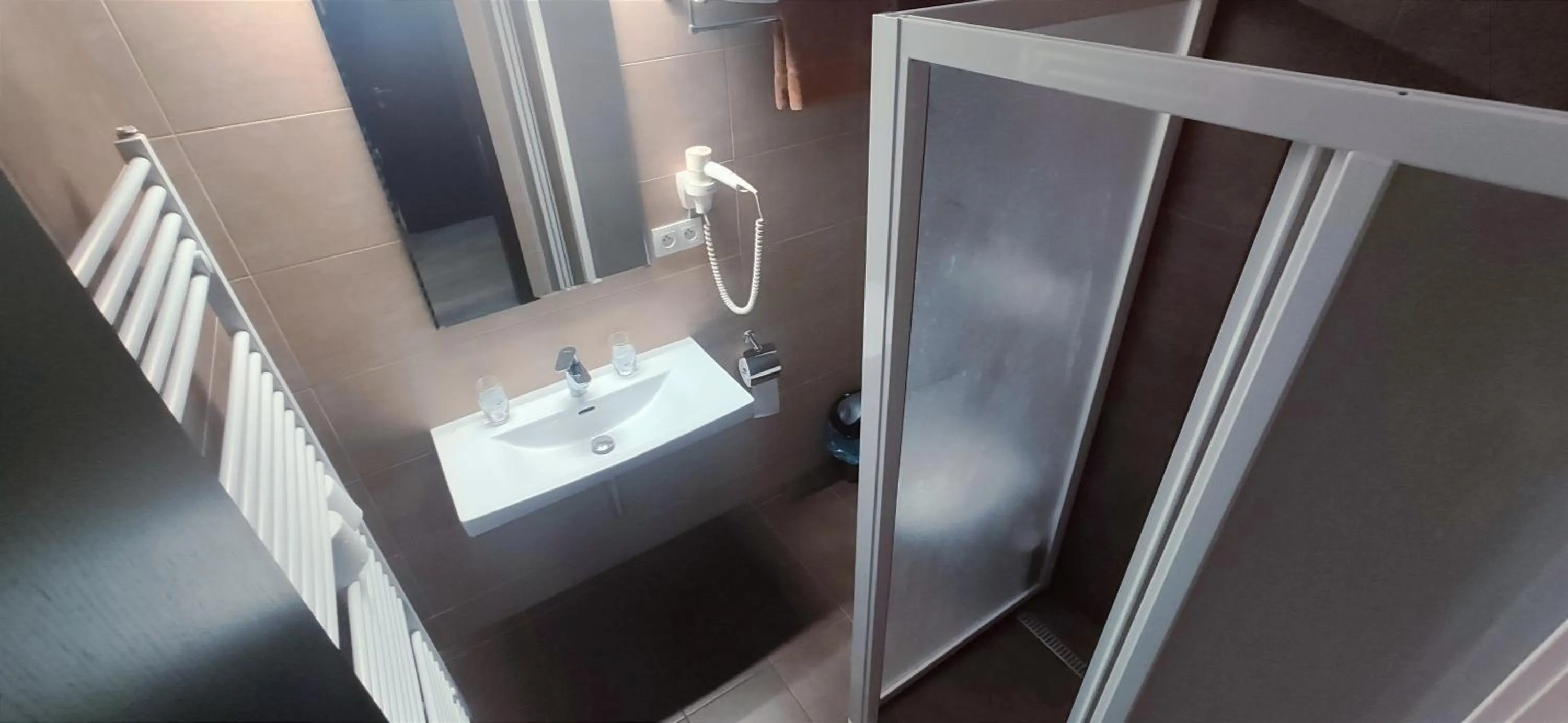 Sun-House Pension - ParkingFree Limited spaces-