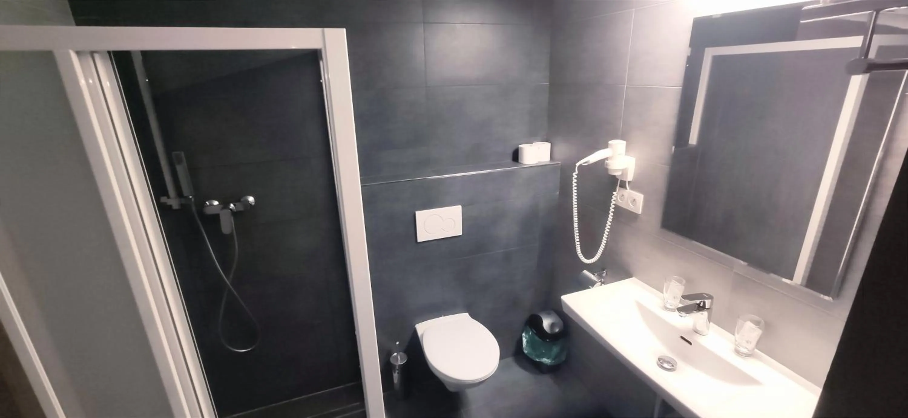 Sun-House Pension - ParkingFree Limited spaces-