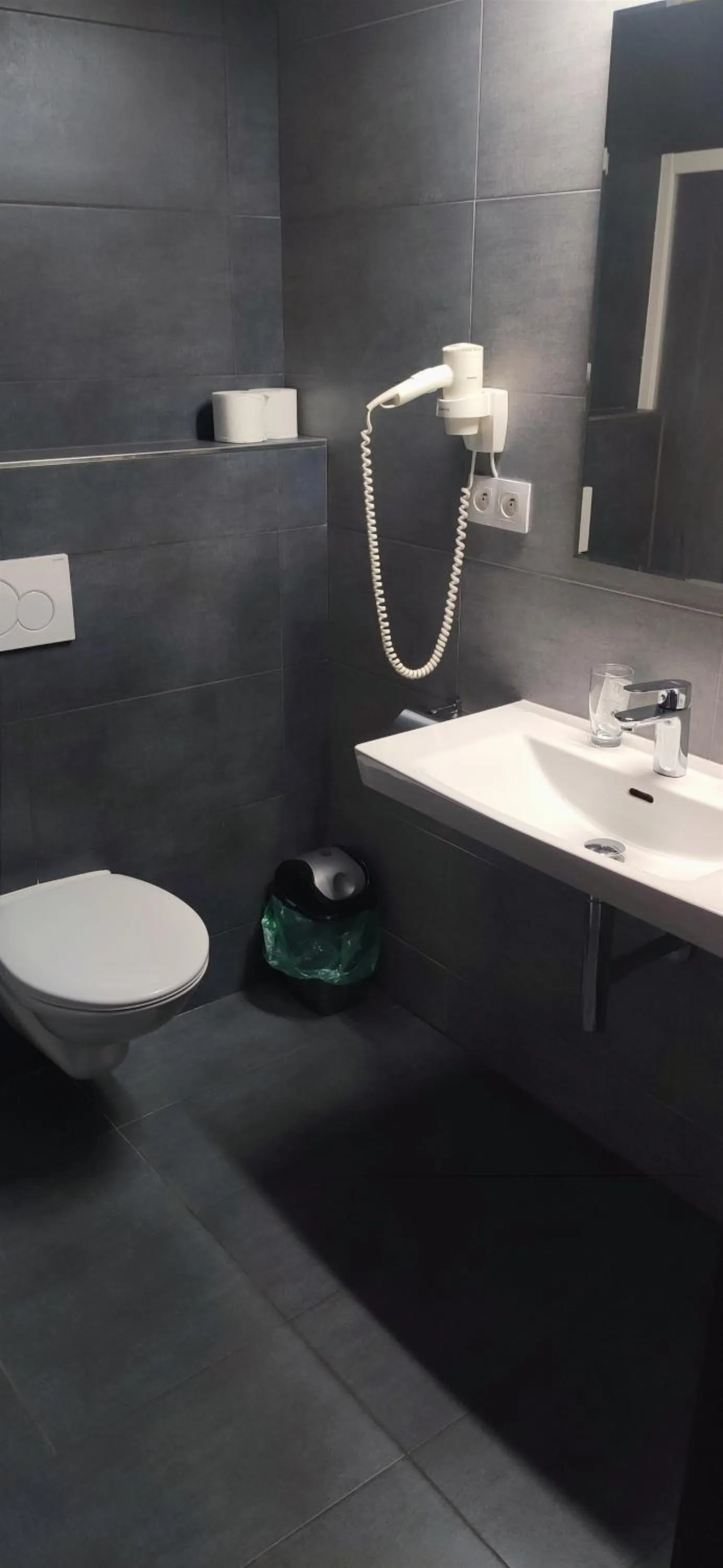 Sun-House Pension - ParkingFree Limited spaces-