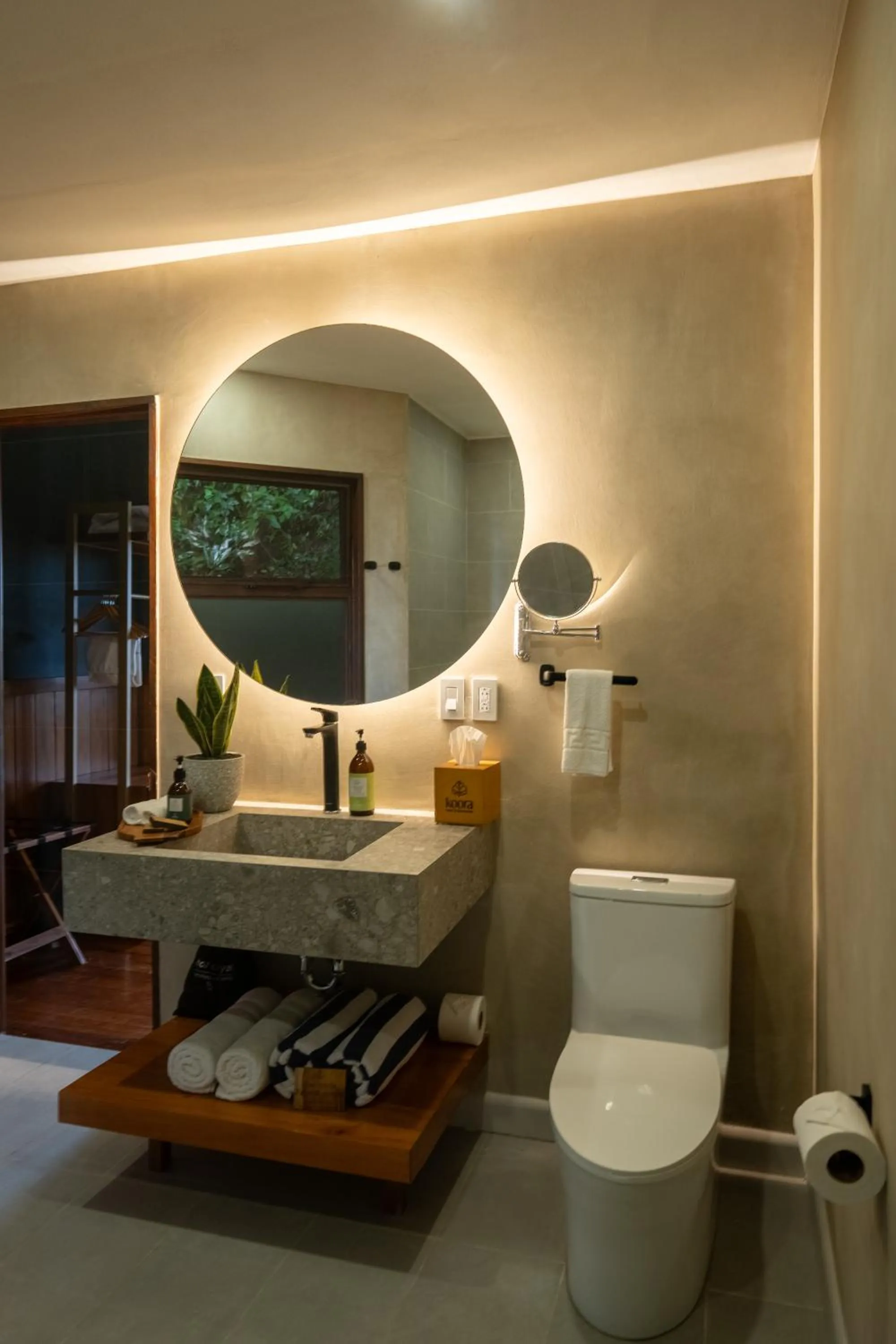 Toilet in Koora Monteverde a Cloud Forest Hotel by Sandglass