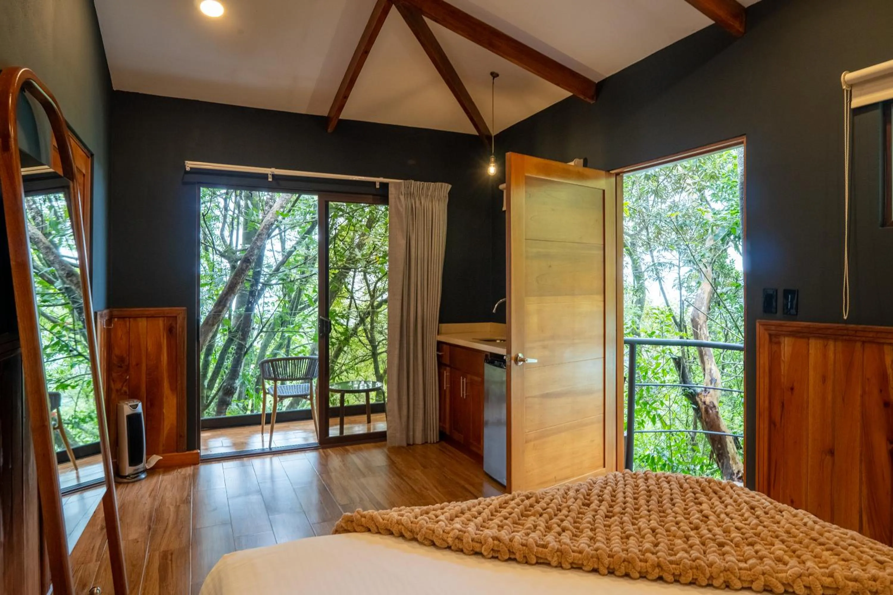 Bed in Koora Monteverde a Cloud Forest Hotel by Sandglass