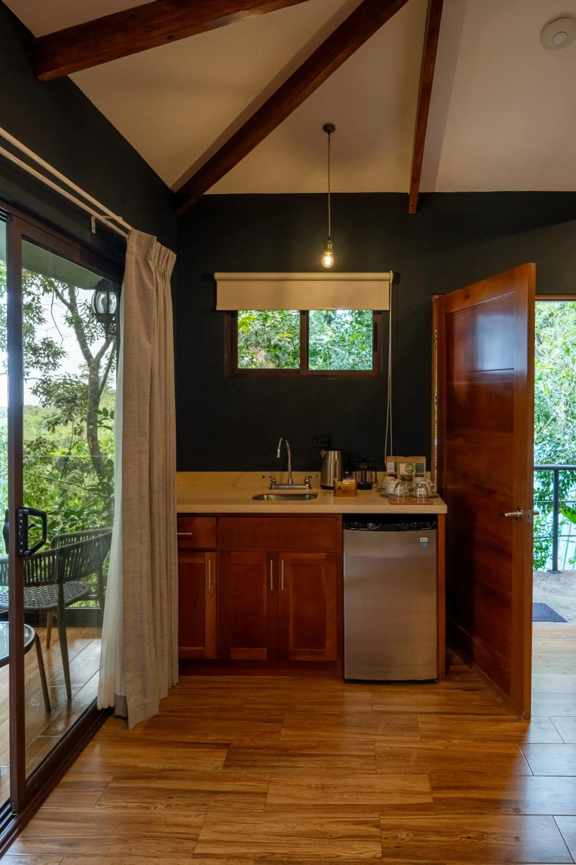 Kitchen or kitchenette in Koora Monteverde a Cloud Forest Hotel by Sandglass