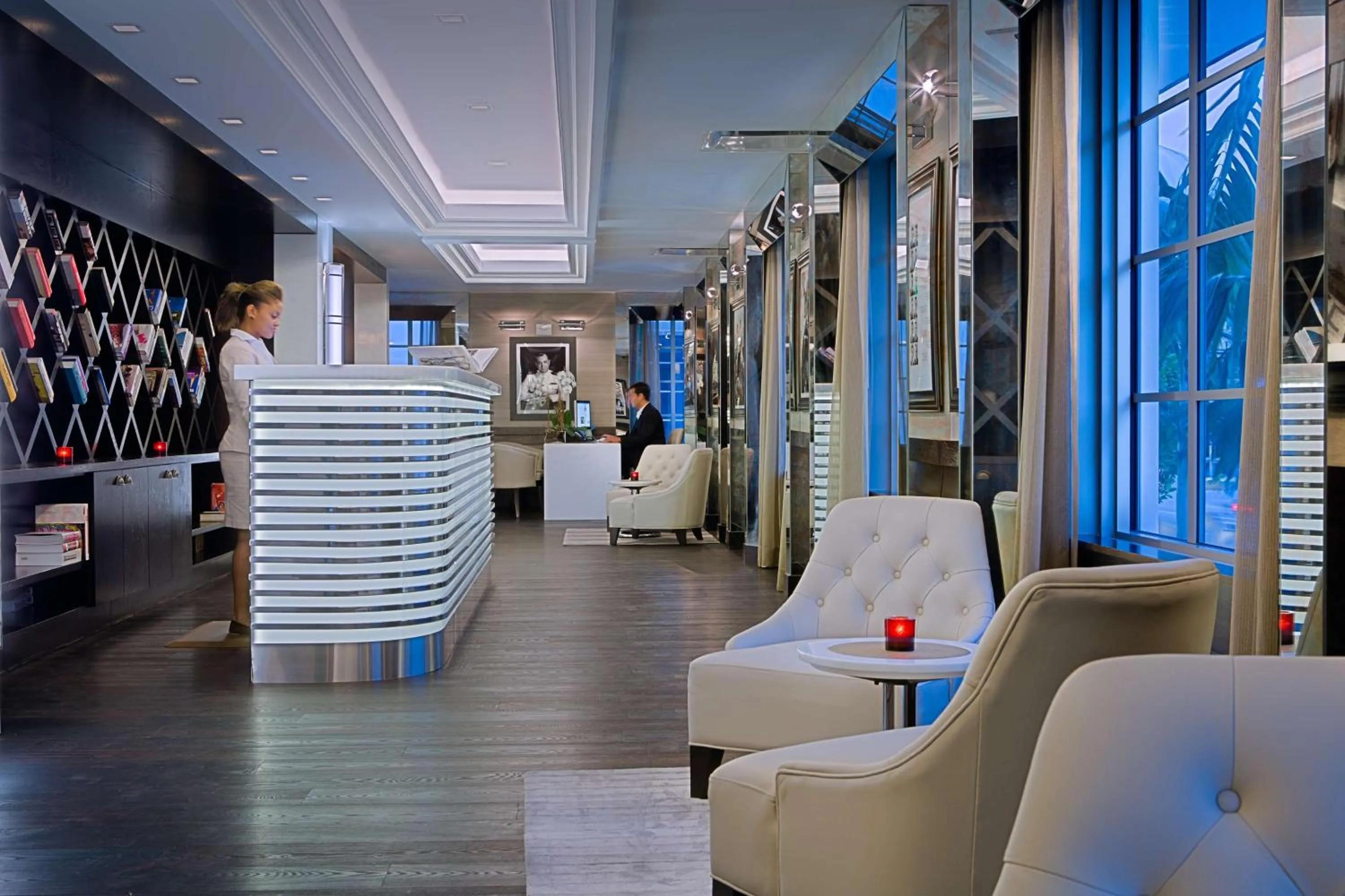 Lobby or reception in Gale South Beach, Curio Collection By Hilton