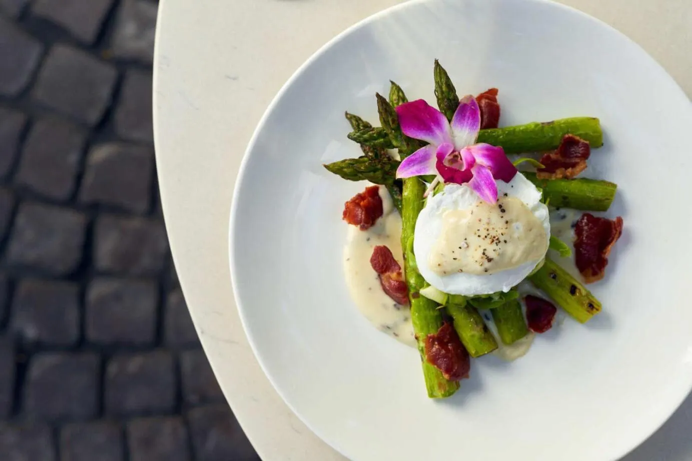 Restaurant/places to eat in Gale South Beach, Curio Collection By Hilton