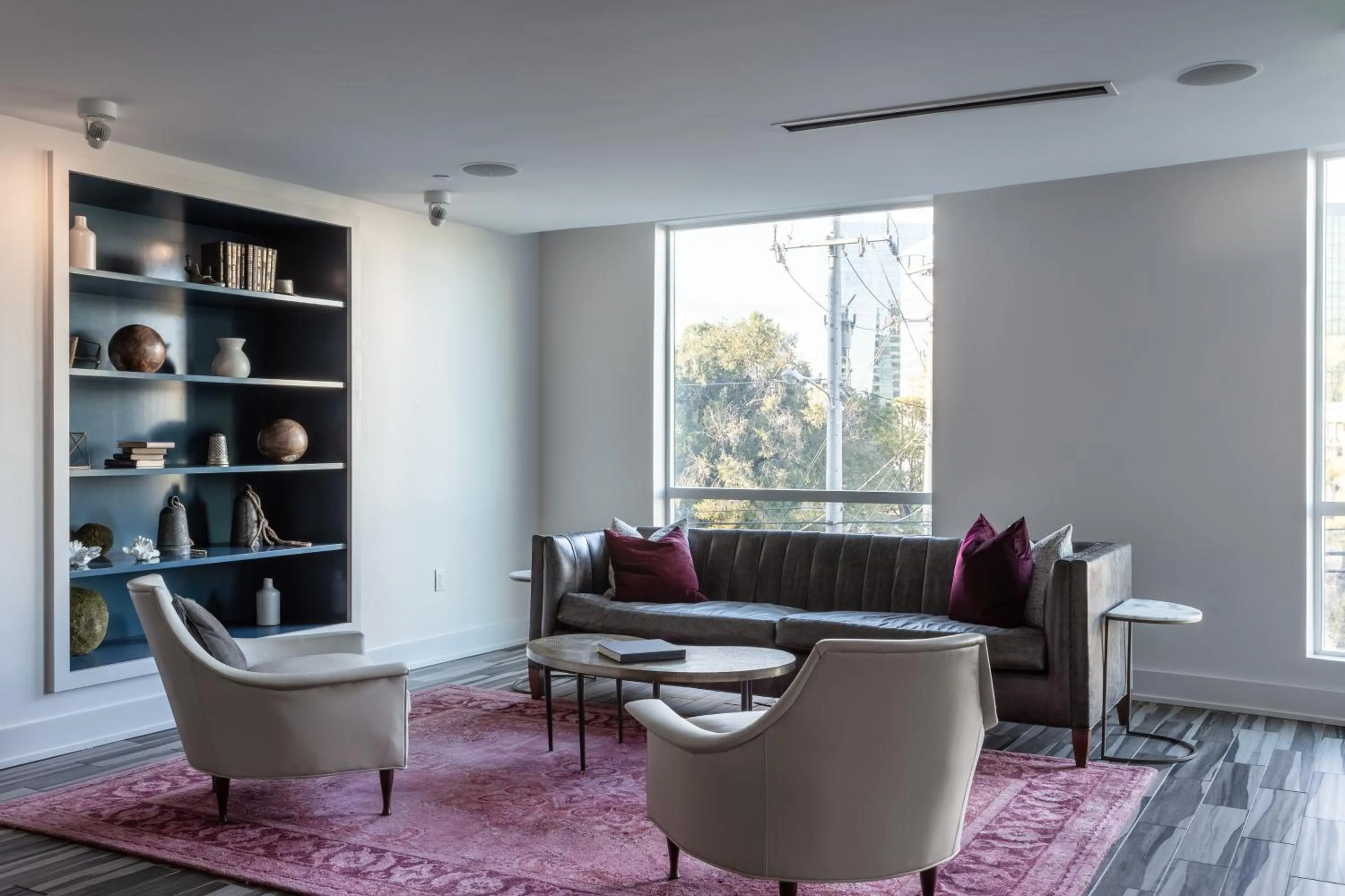 Communal lounge/ TV room in Mint House Nashville - Music Row