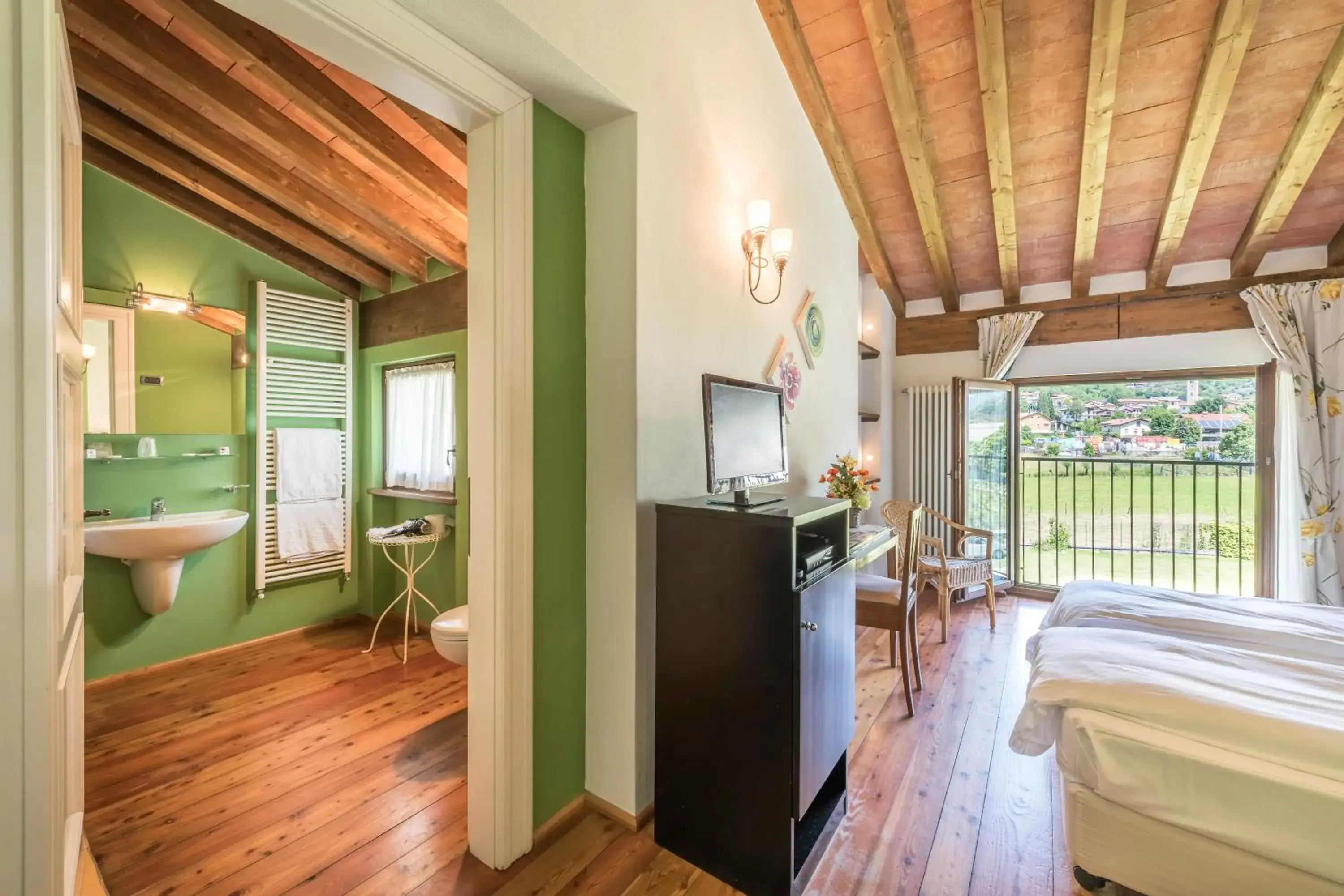 Double Room with Spa Bath in Agriturismo Cà Del Lago Double Room with Spa Bath in Agriturismo Cà Del Lago