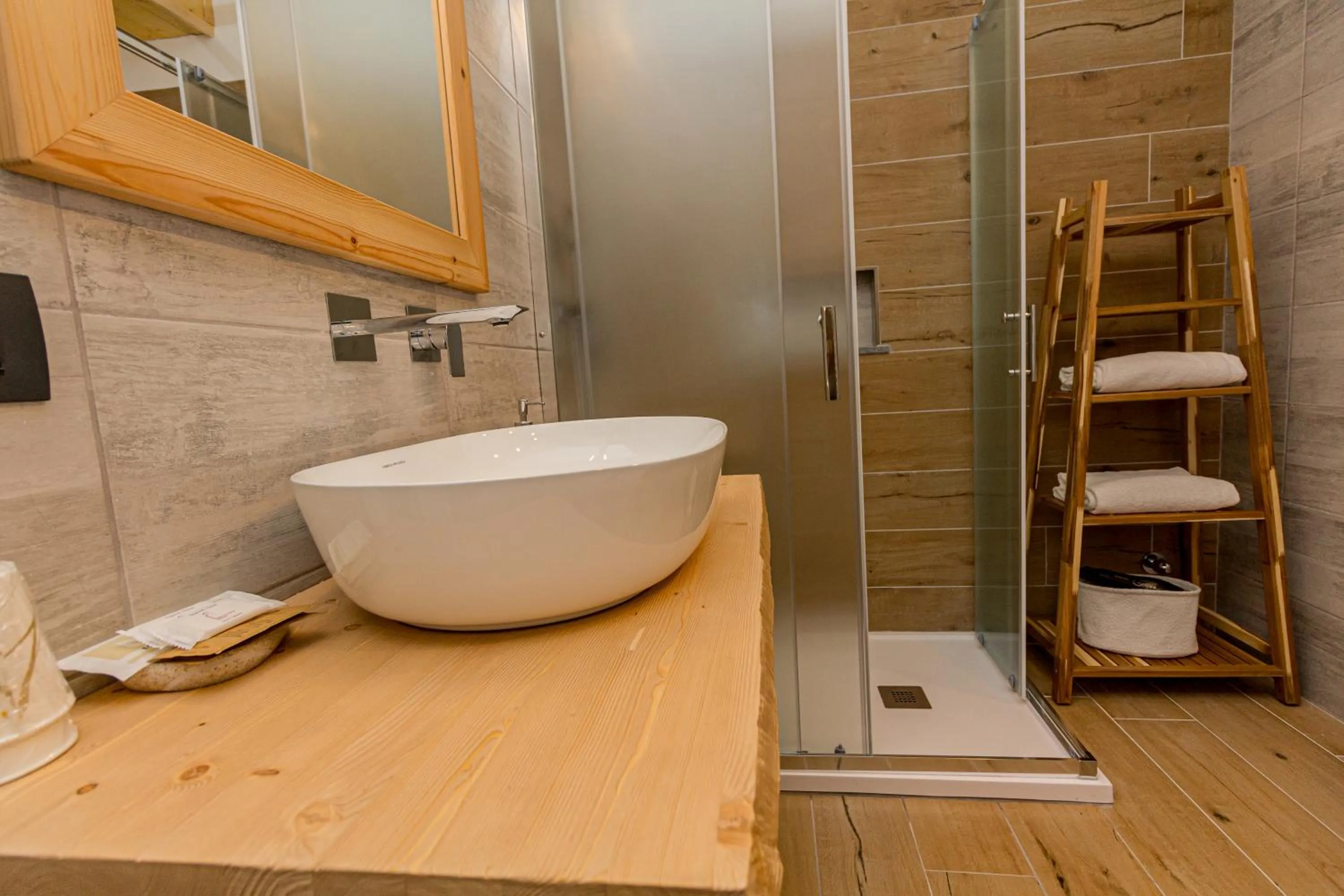 Shower in Hotel Al Foiron