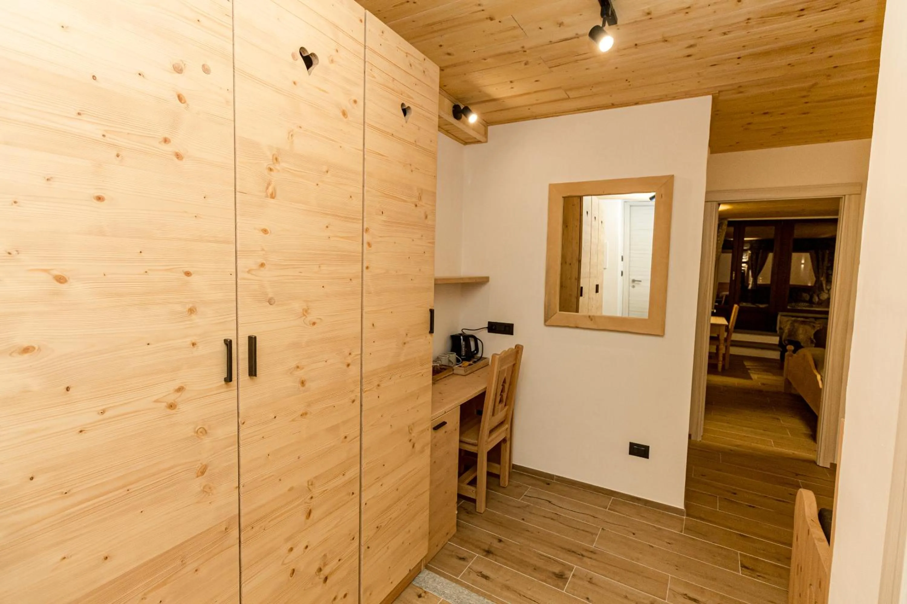 wardrobe in Hotel Al Foiron