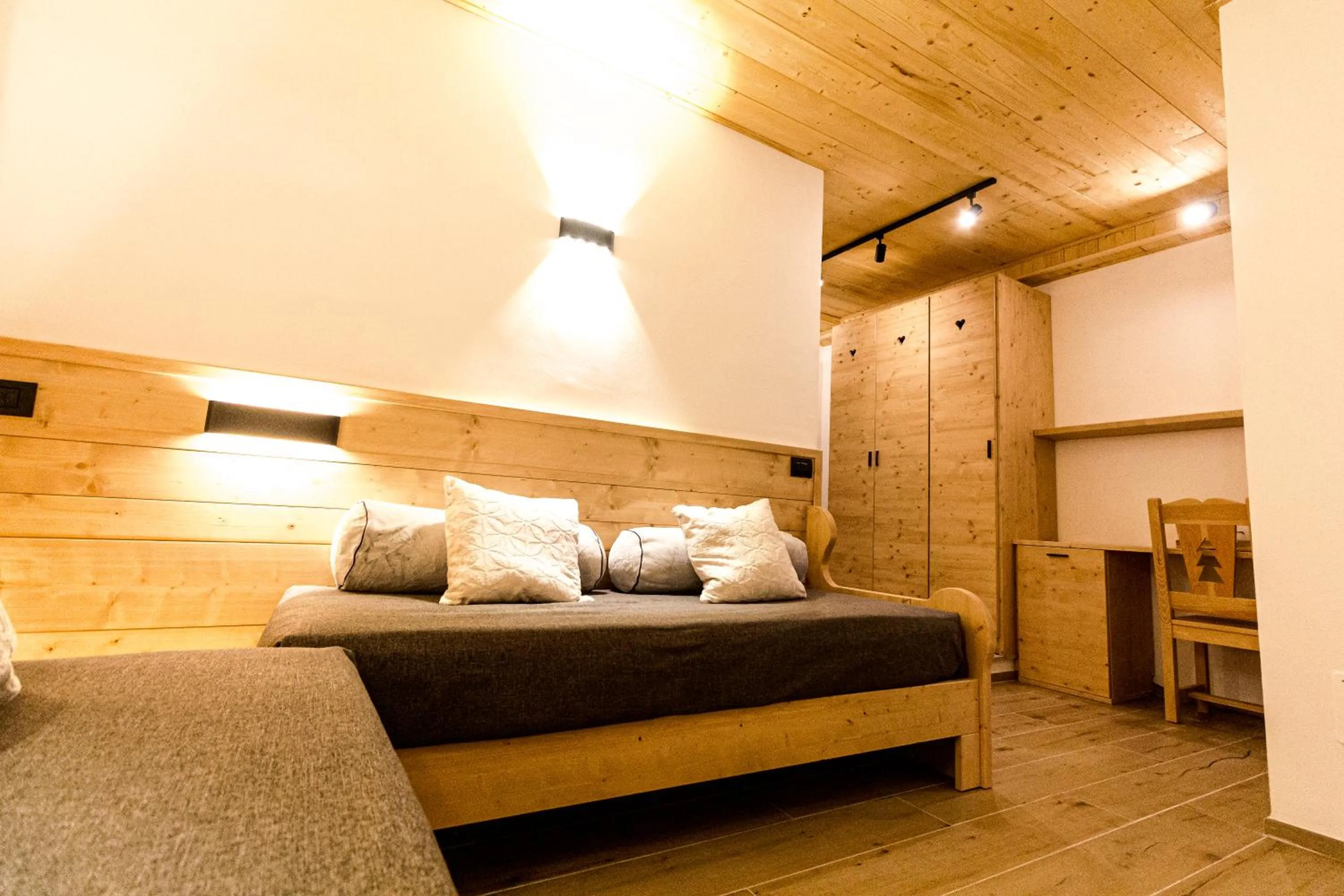 Photo of the whole room, Bed in Hotel Al Foiron