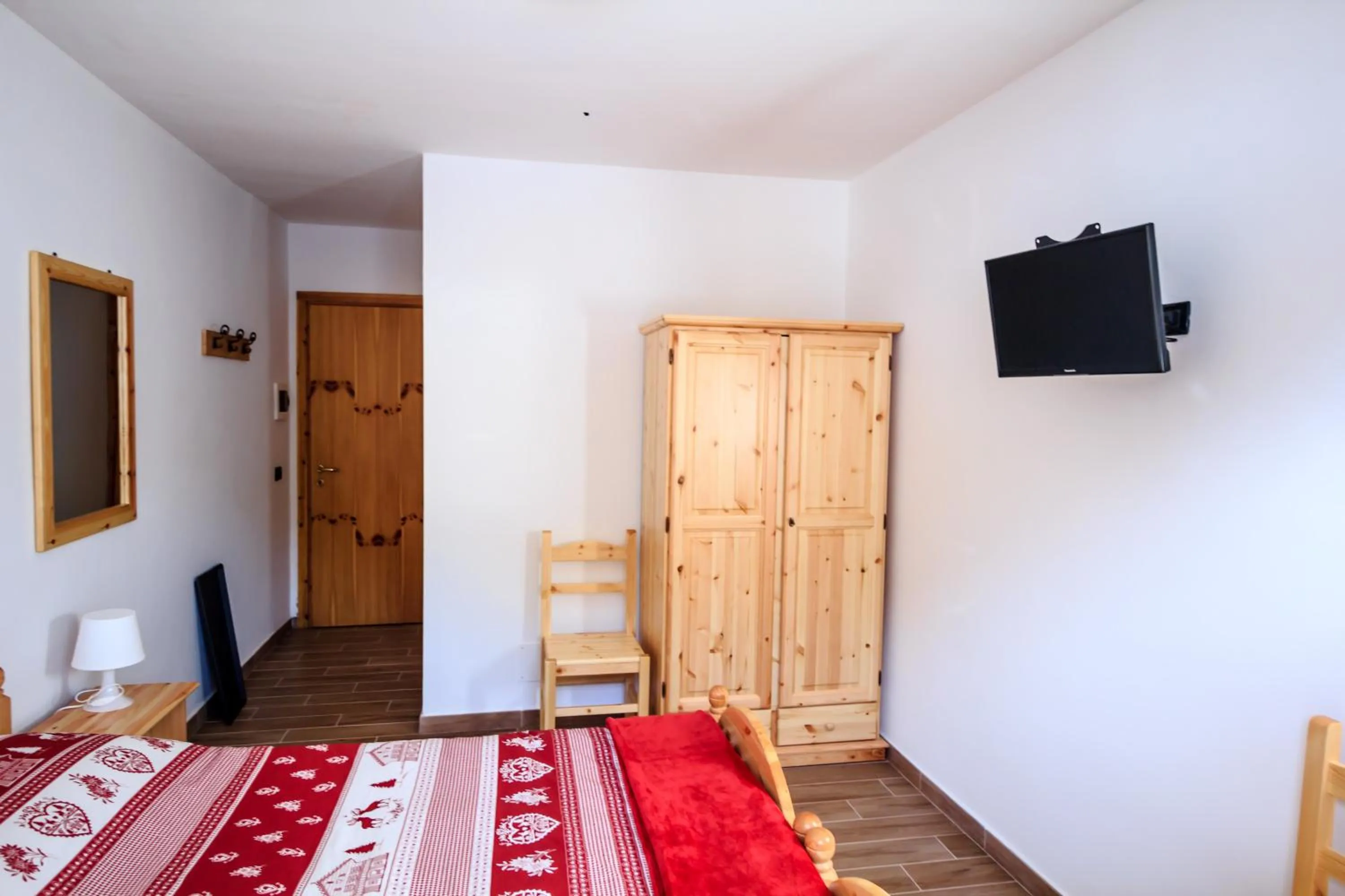 Photo of the whole room, Bed in Hotel Al Foiron