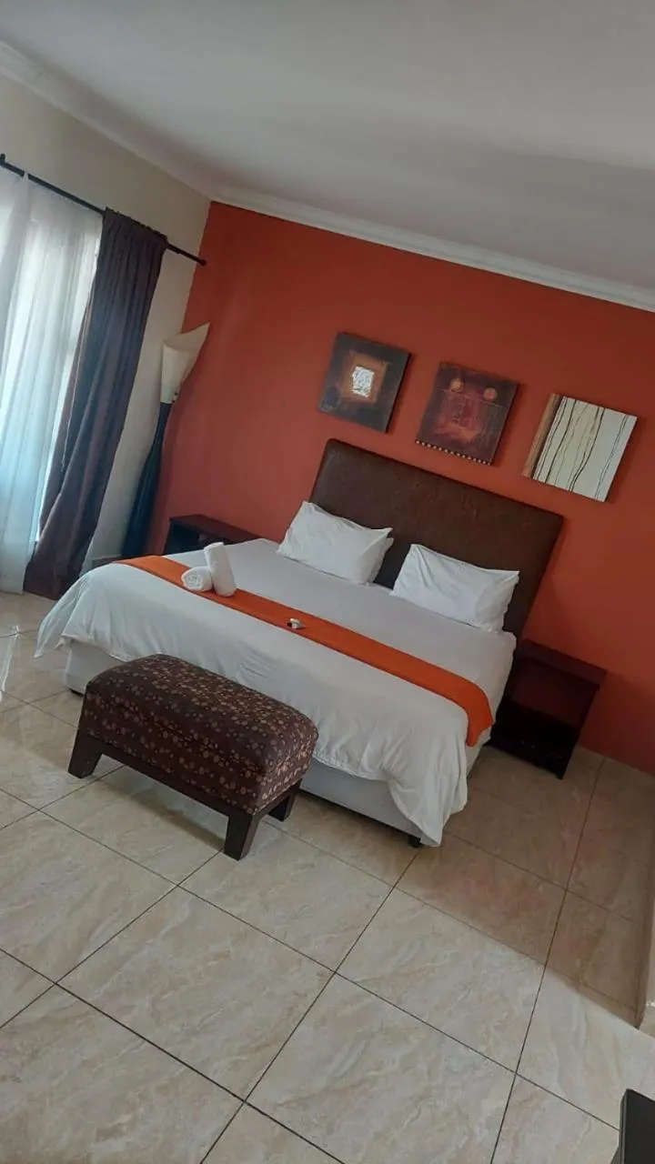 Bed in Coyotes Hotel & Conference Centre