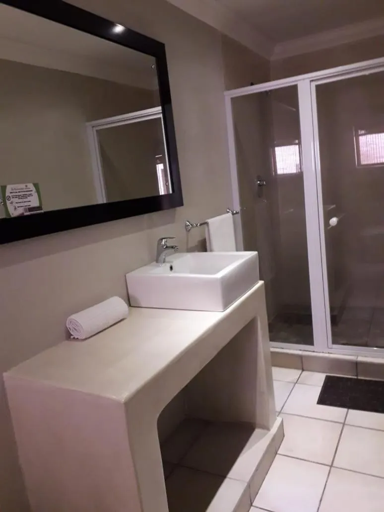 Coyotes Hotel & Conference Centre