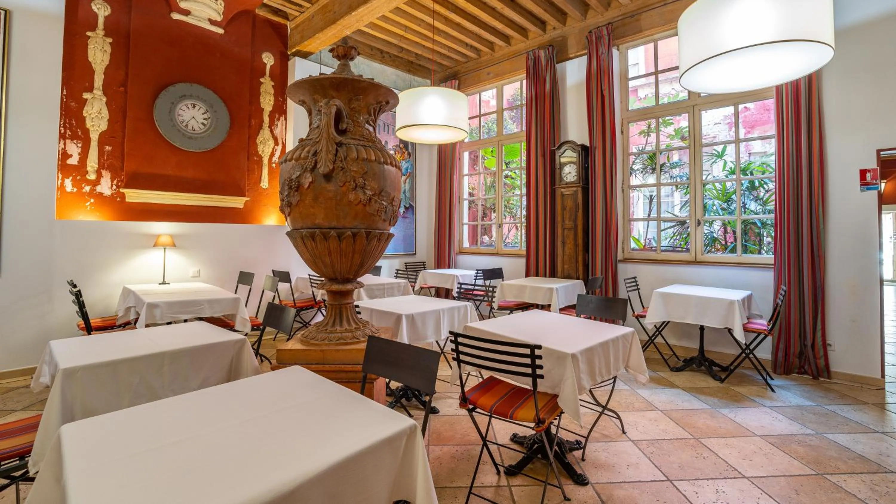 Breakfast in Hôtel Amphithéâtre