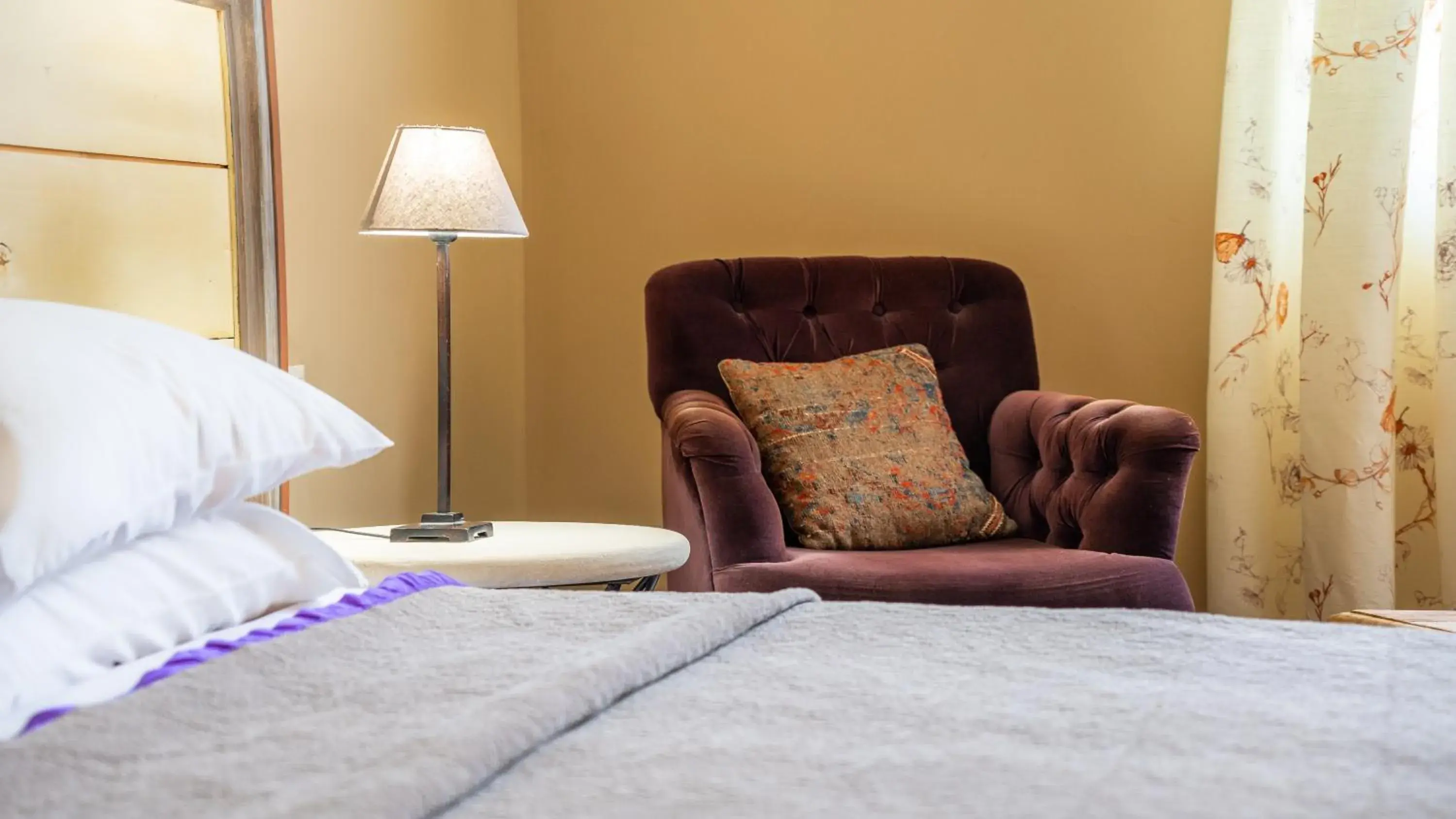 Family Room with Bath in Hôtel Amphithéâtre Family Room with Bath in Hôtel Amphithéâtre