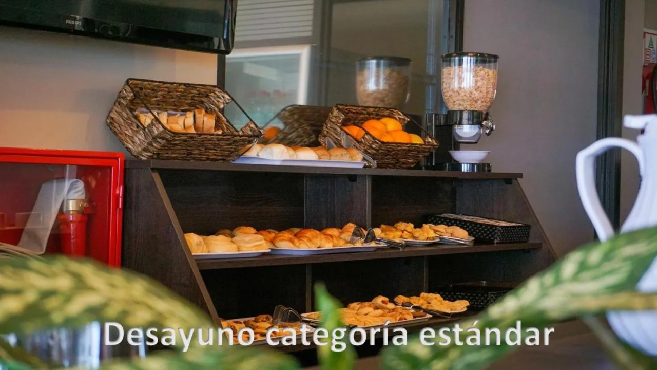 Breakfast in Hotel AATRAC