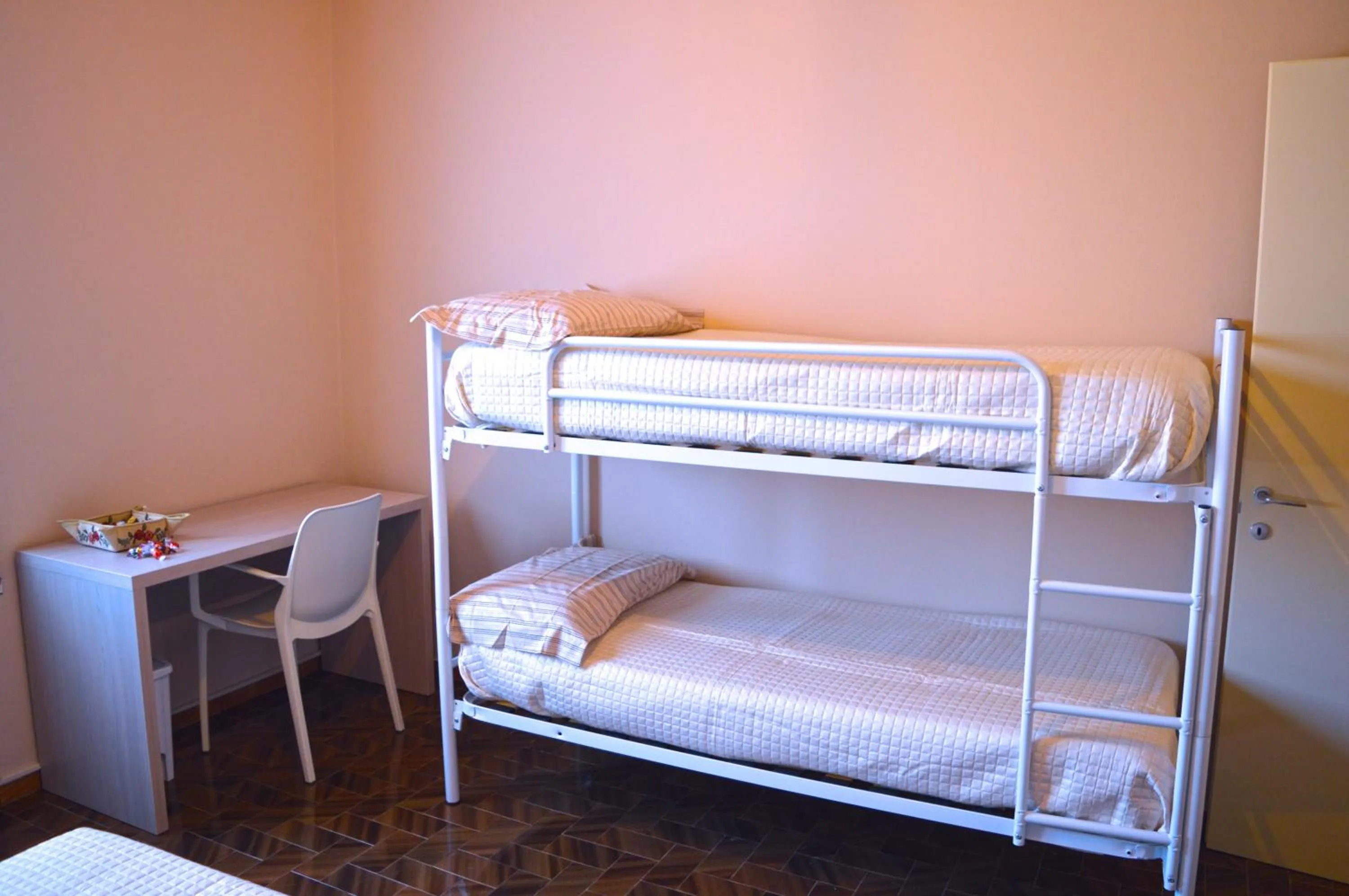 bunk bed, Bed in The Swan B&B