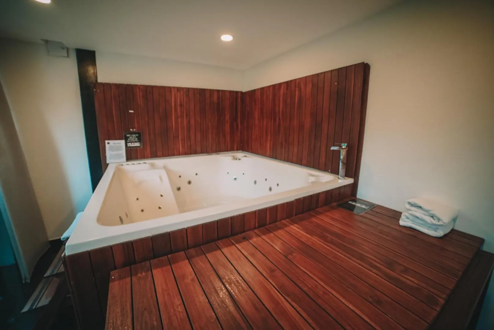 Property building, Bed in Provenza Lofts