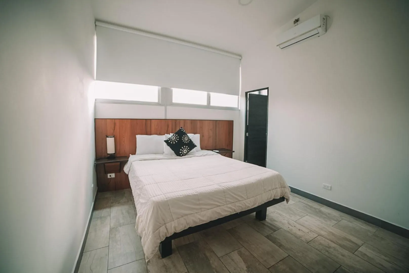 Property building, Bed in Provenza Lofts