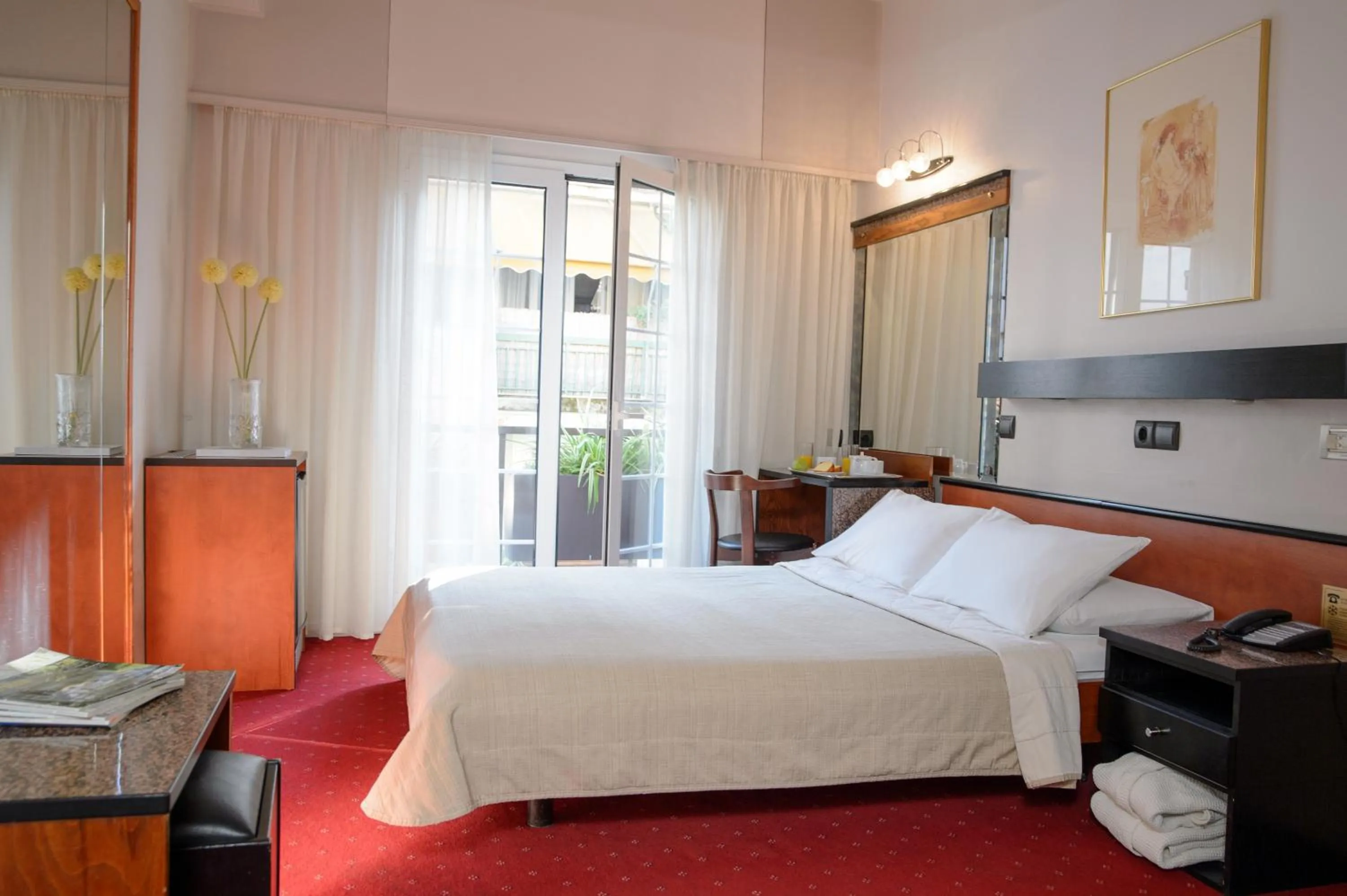 Bed in Victory Inn Hotel