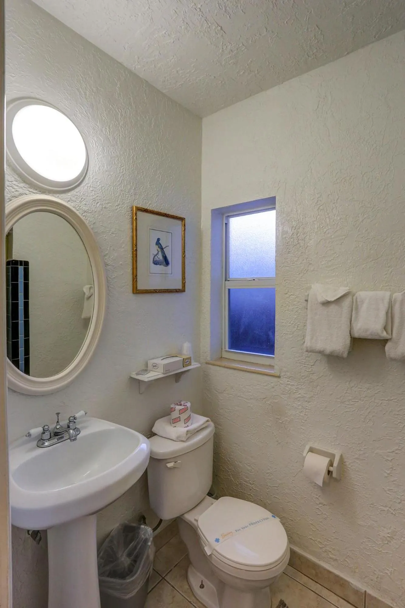 Bathroom in Richard's Motel Courtyard