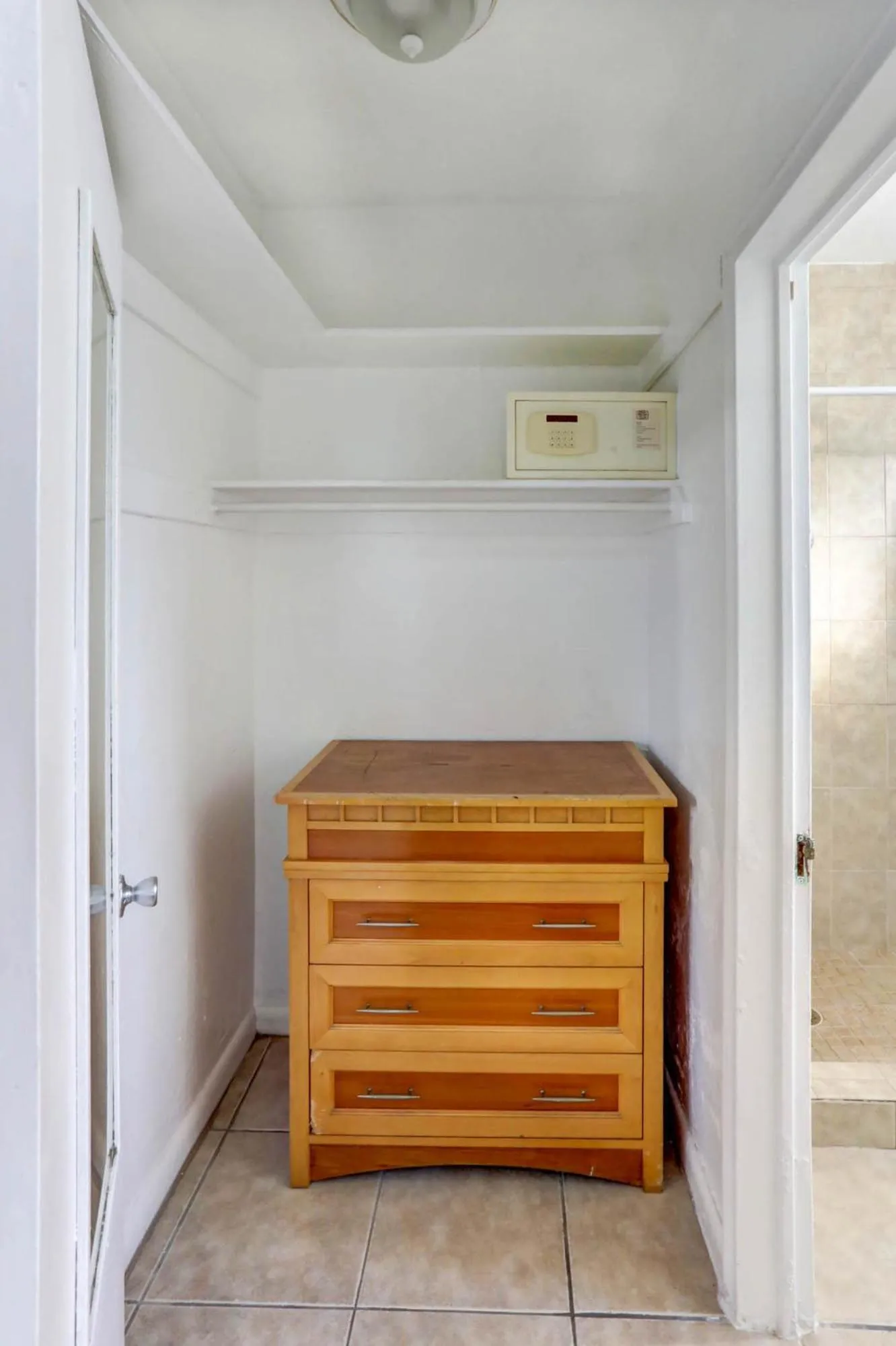 Richard's Motel Courtyard