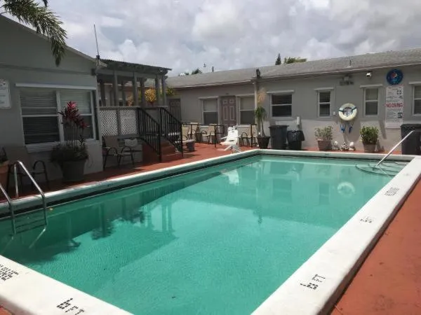 Day in Richard's Motel Courtyard