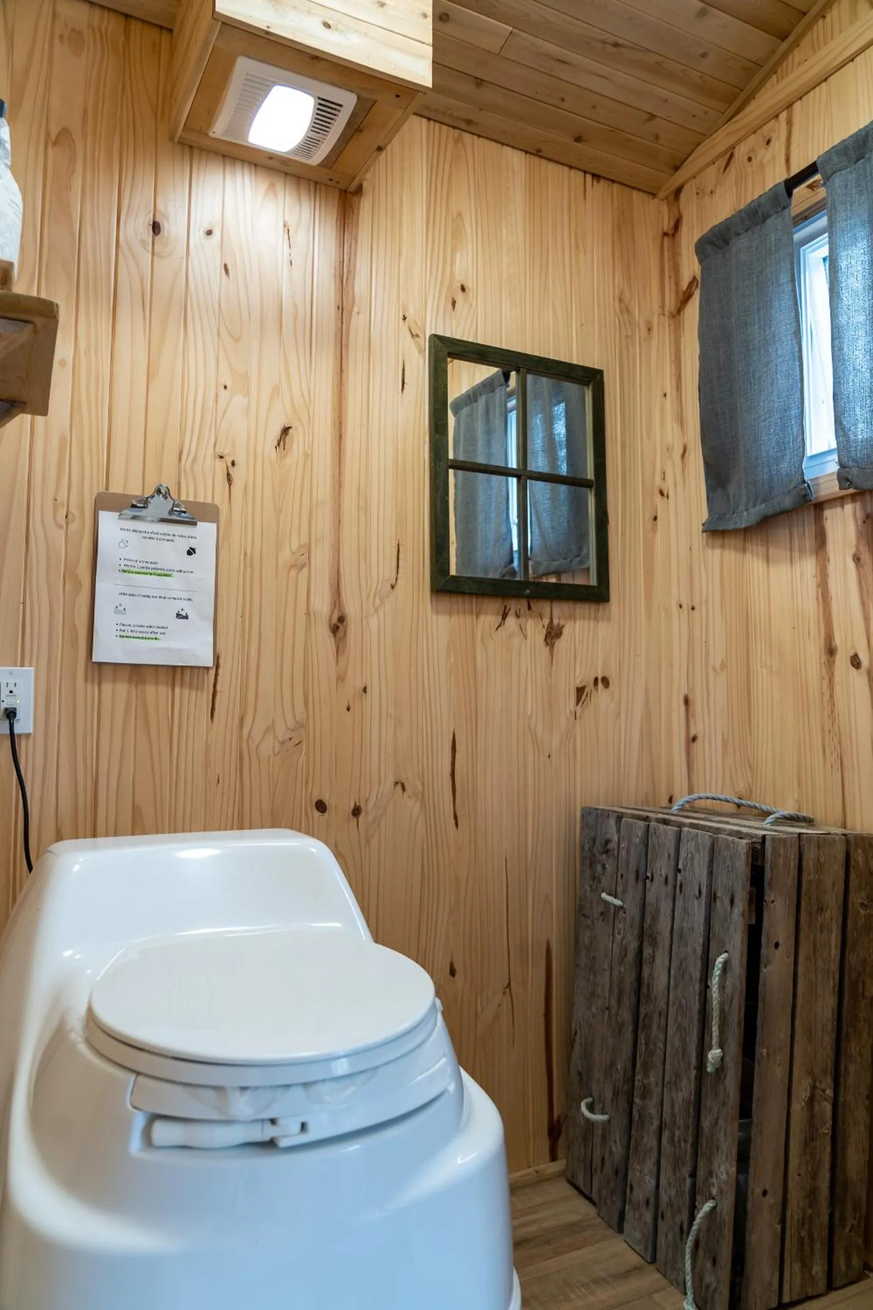 Toilet, Bed in Auberge/Chalet Griffon Aventure