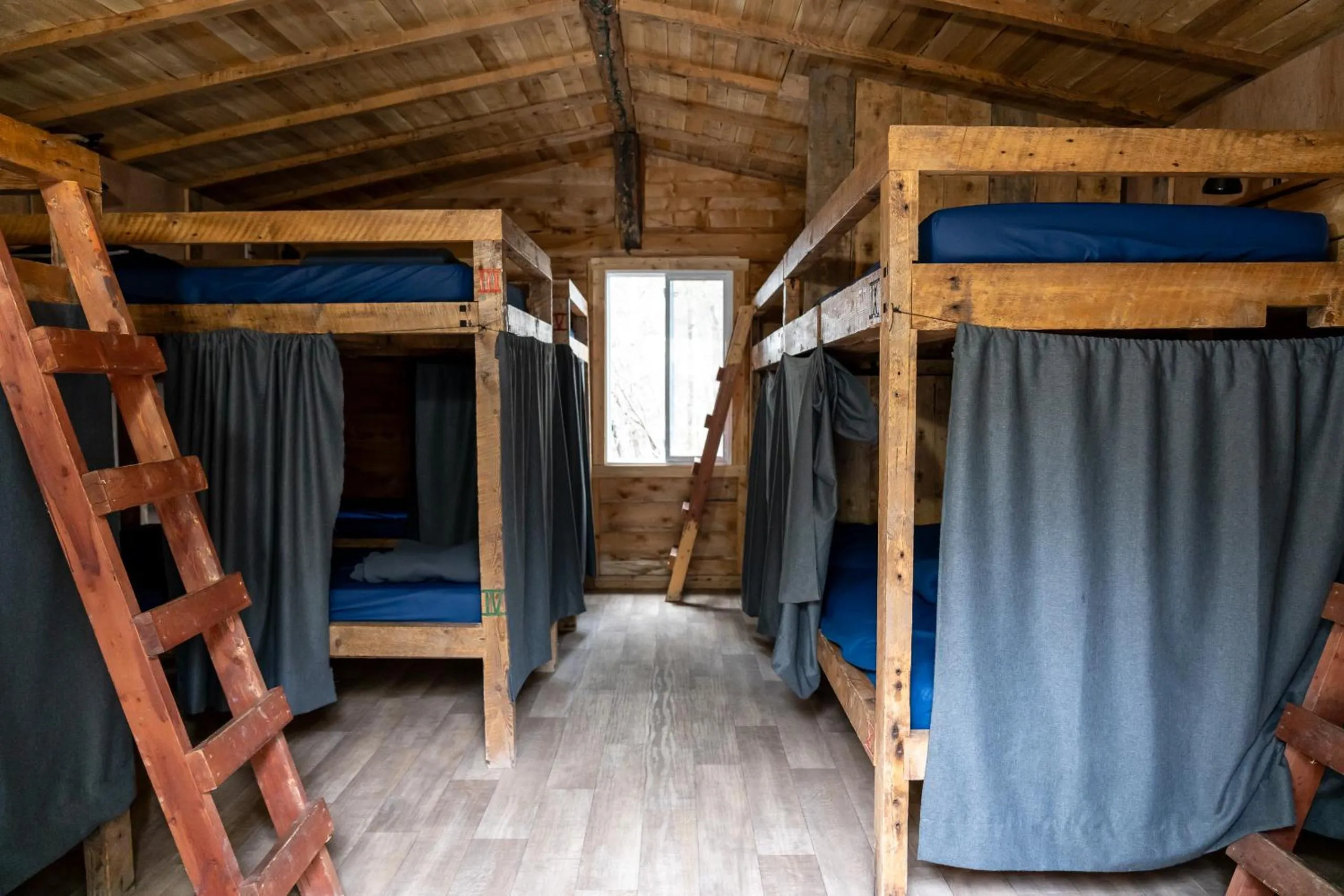 bunk bed, Bed in Auberge/Chalet Griffon Aventure