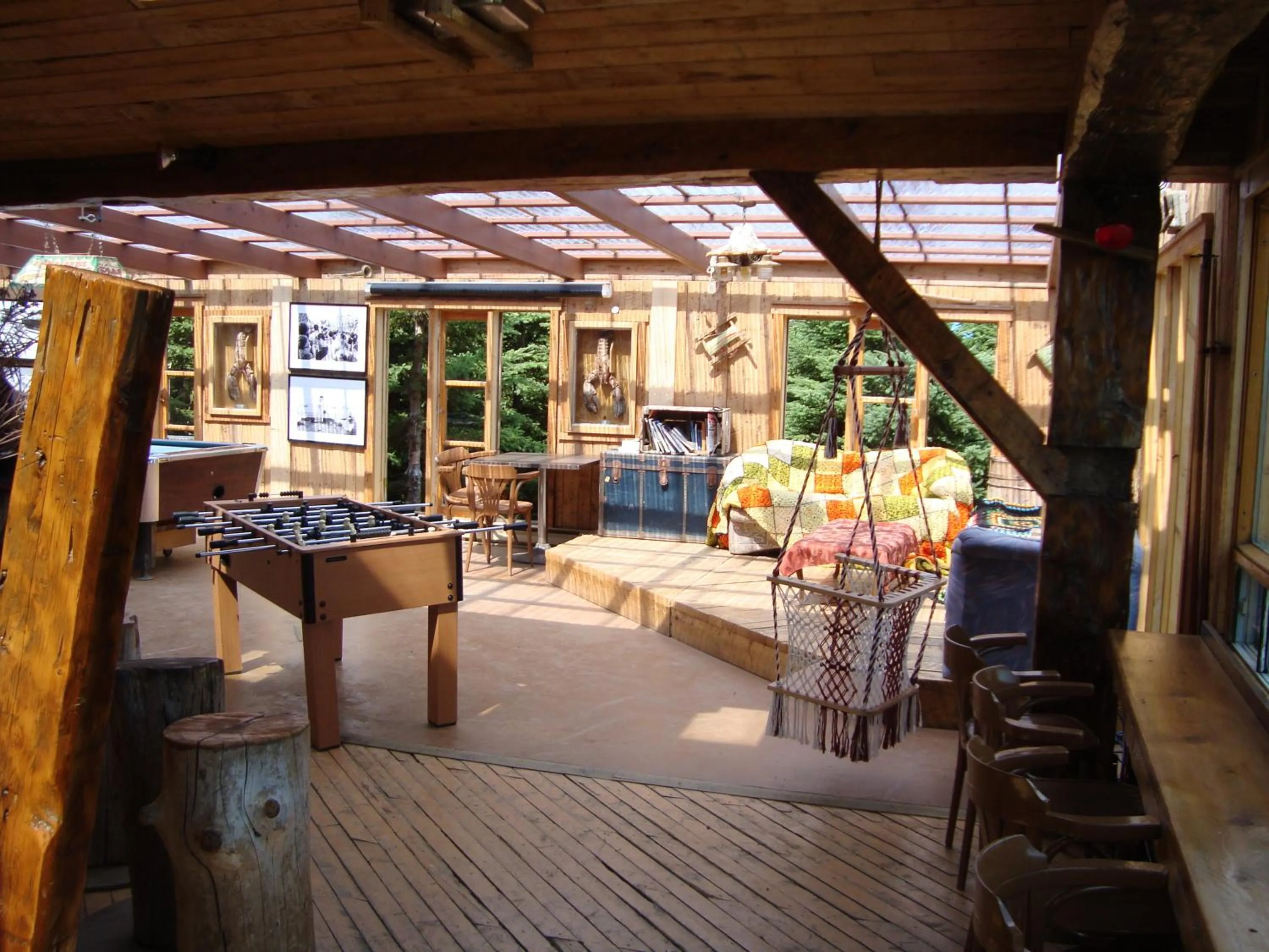 Communal lounge/ TV room in Auberge/Chalet Griffon Aventure